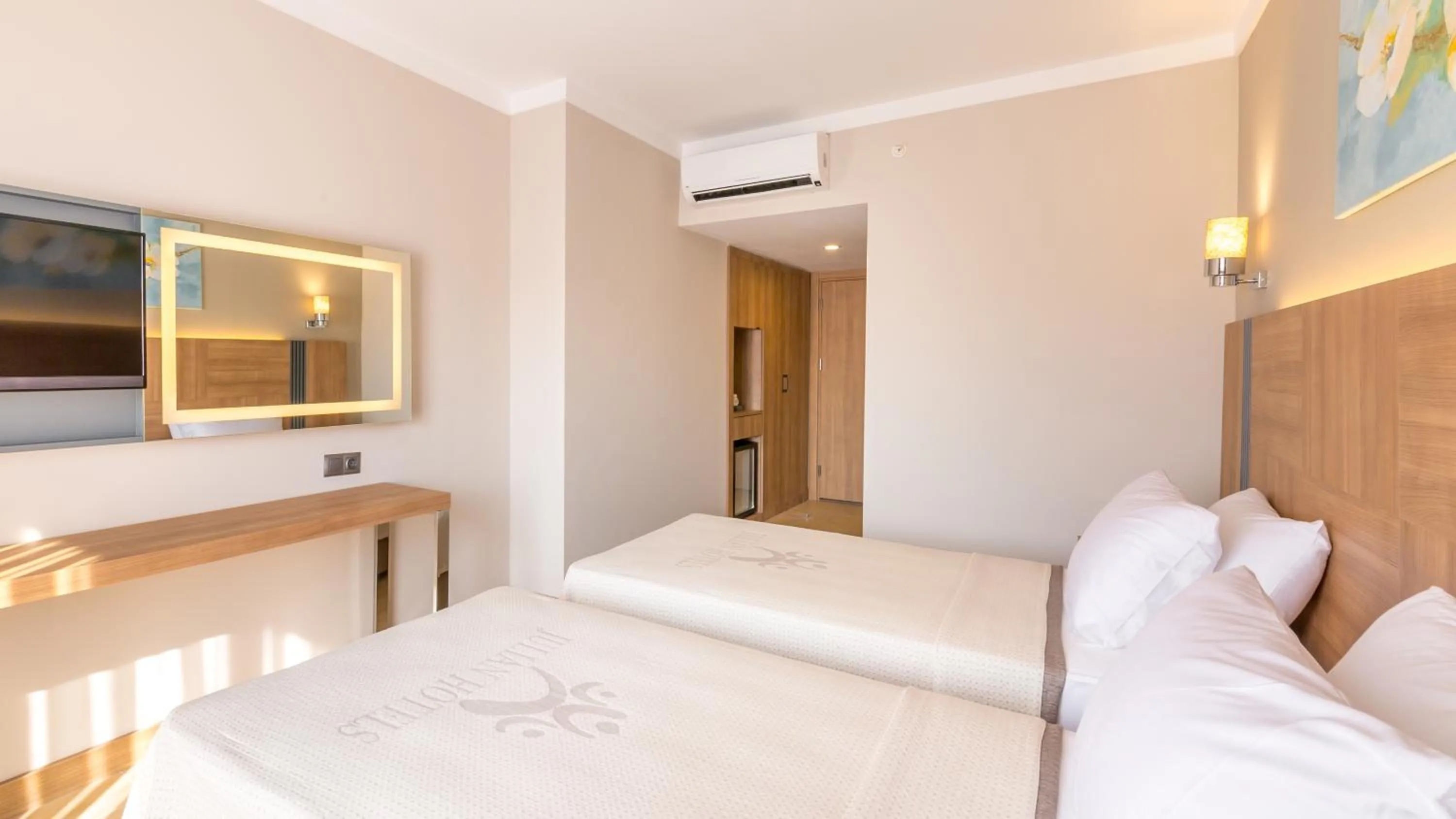 Photo of the whole room, Bed in Ada Julian Marmaris