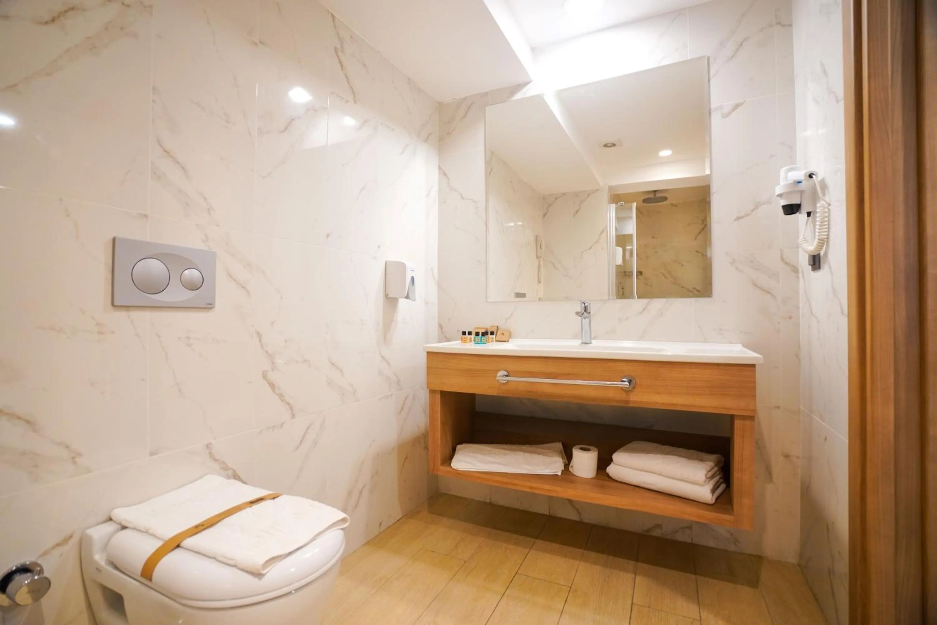 Bathroom in Ada Julian Marmaris