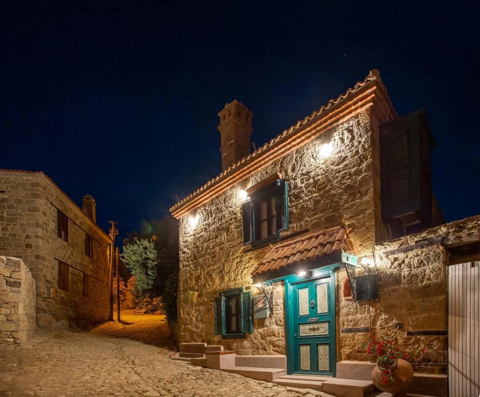 Property building in Orion Adatepe