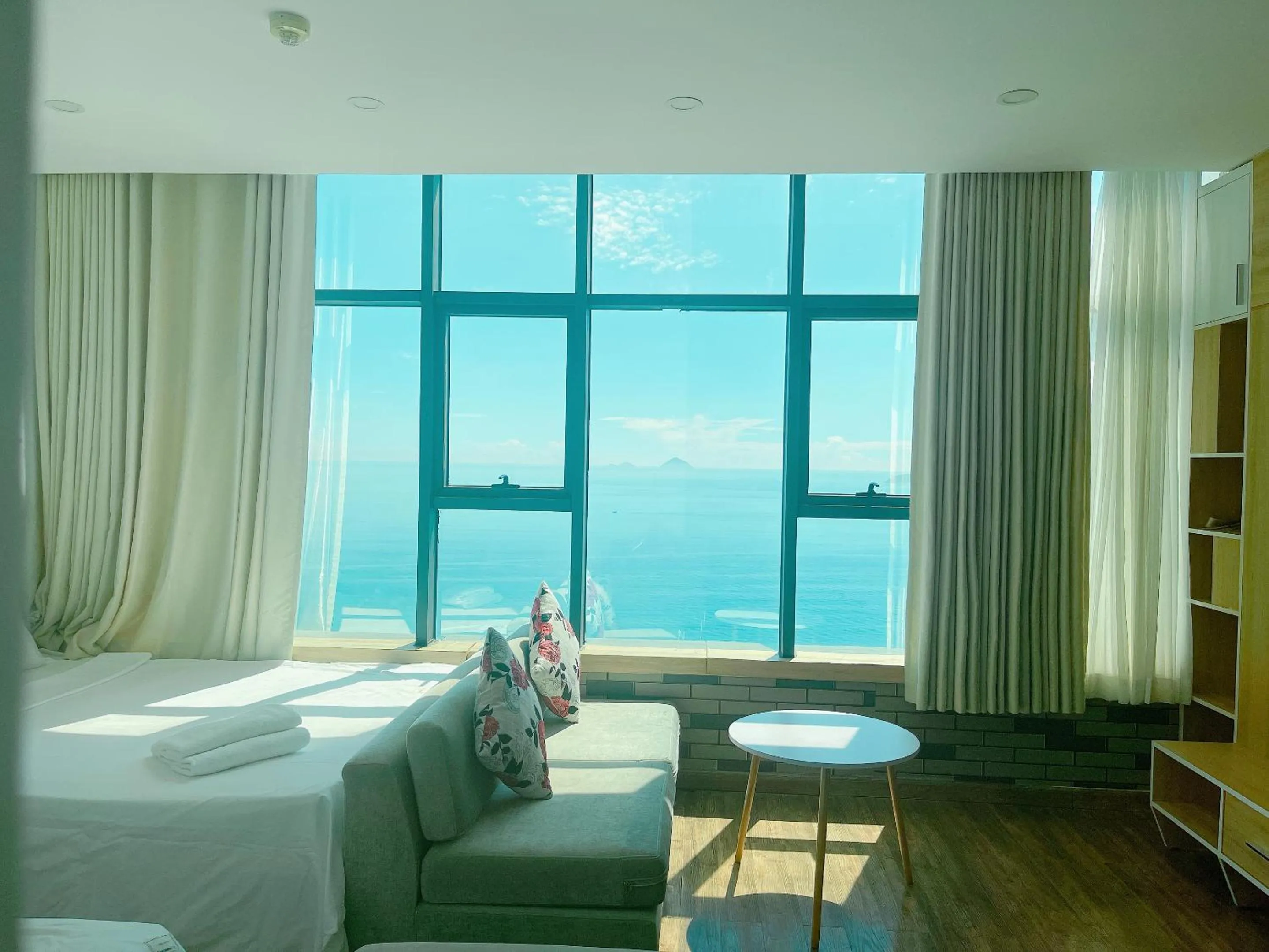 Sea view, Bed in Pearl Nha Trang Beach Apartment