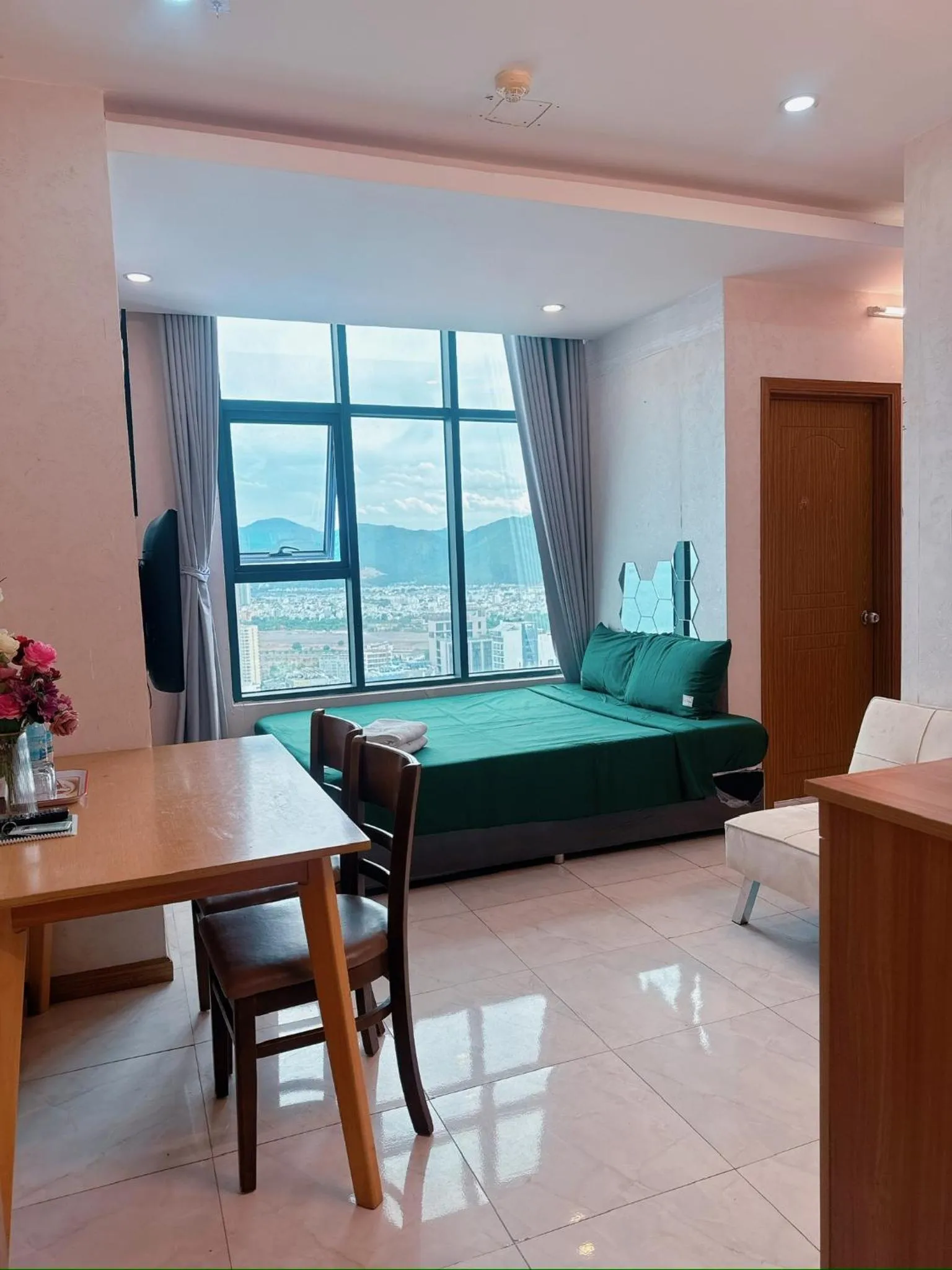 Pearl Nha Trang Beach Apartment