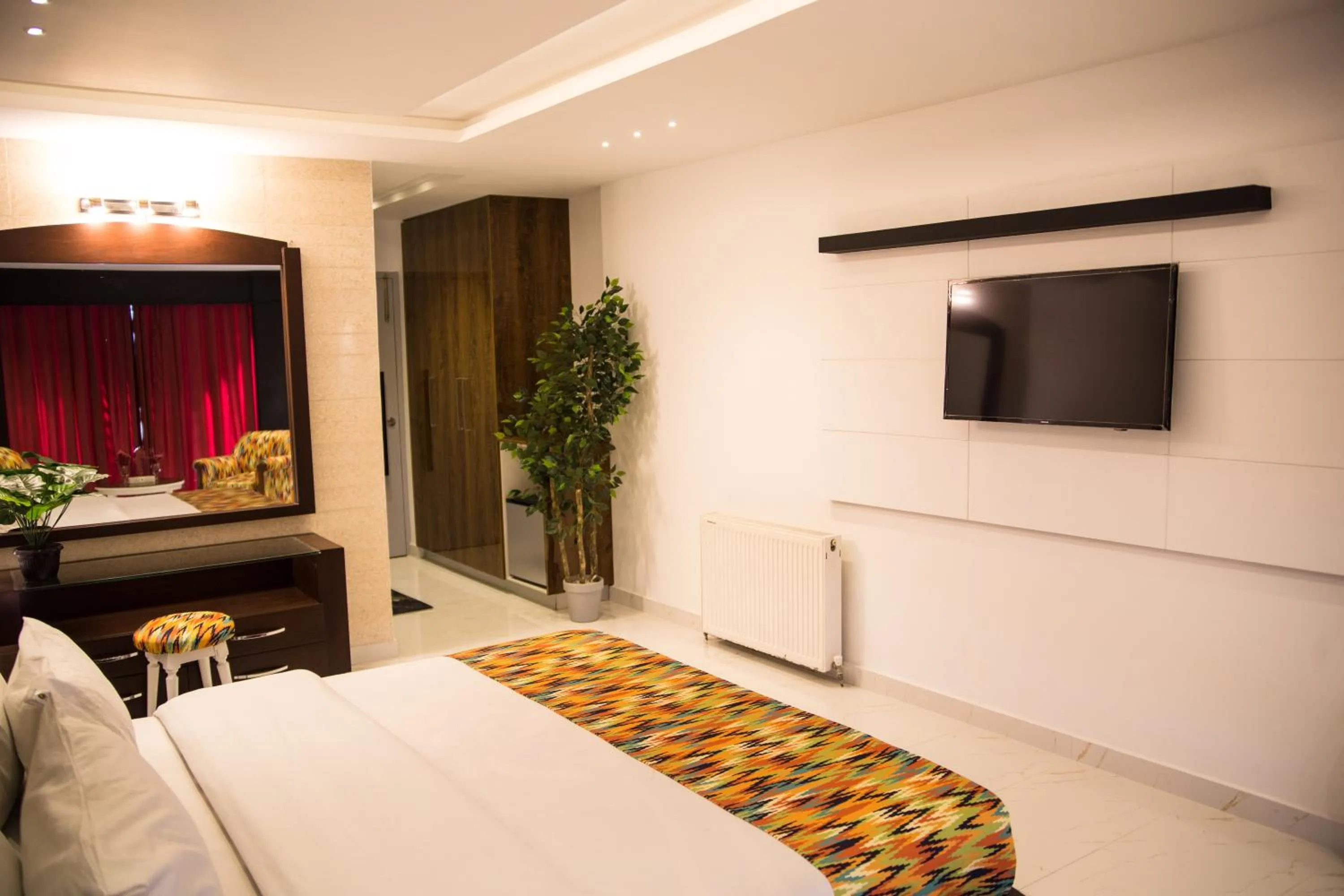 Communal lounge/ TV room in Metropole Hotel