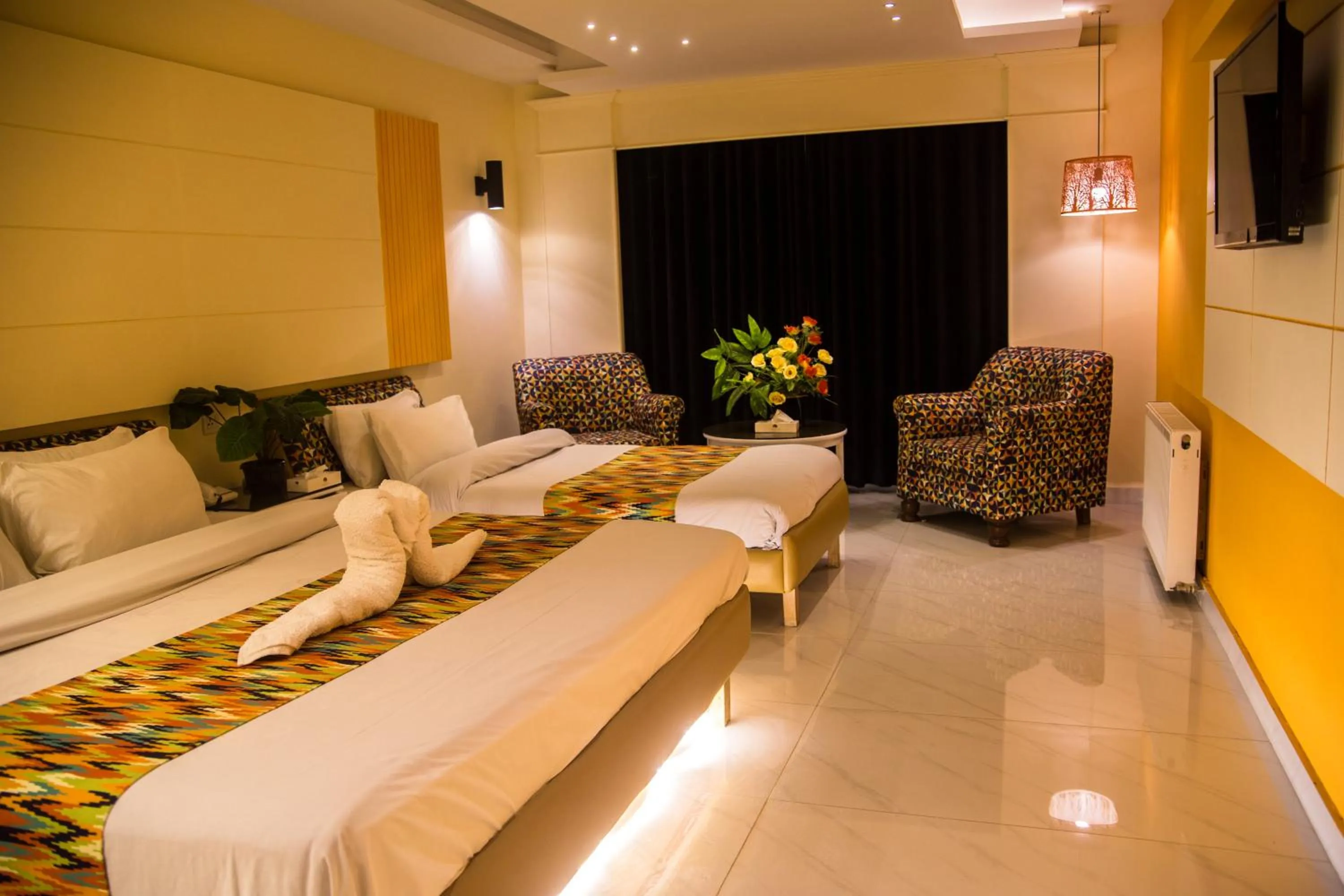 Communal lounge/ TV room in Metropole Hotel