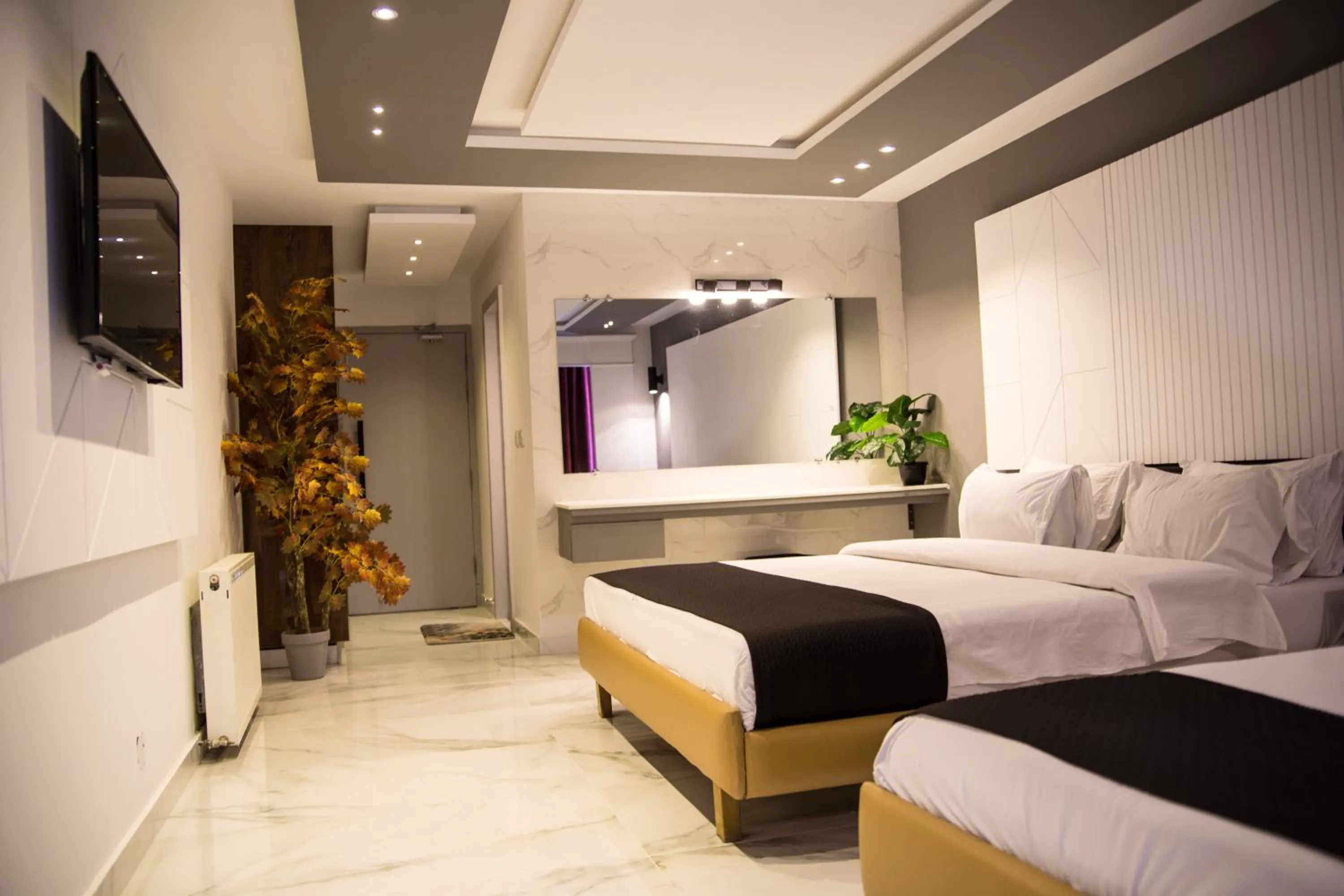 Communal lounge/ TV room in Metropole Hotel