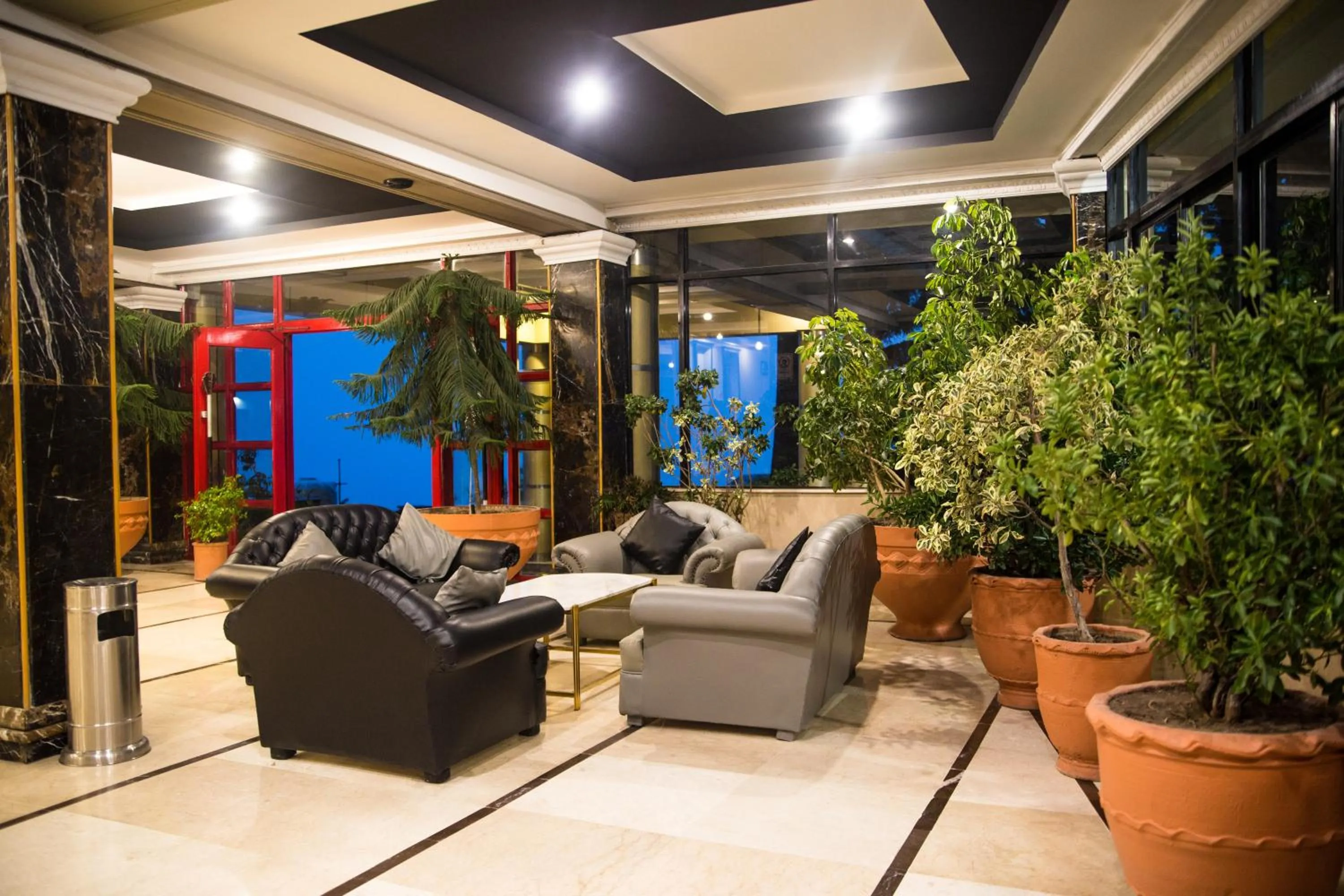 Living room in Metropole Hotel