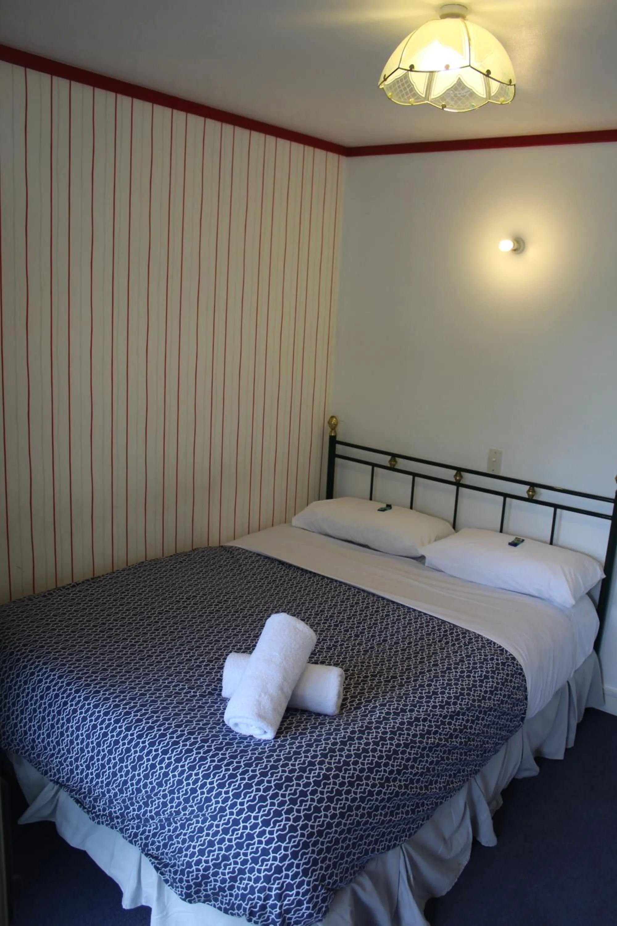 Bedroom, Bed in The Flaming Kiwi Backpackers