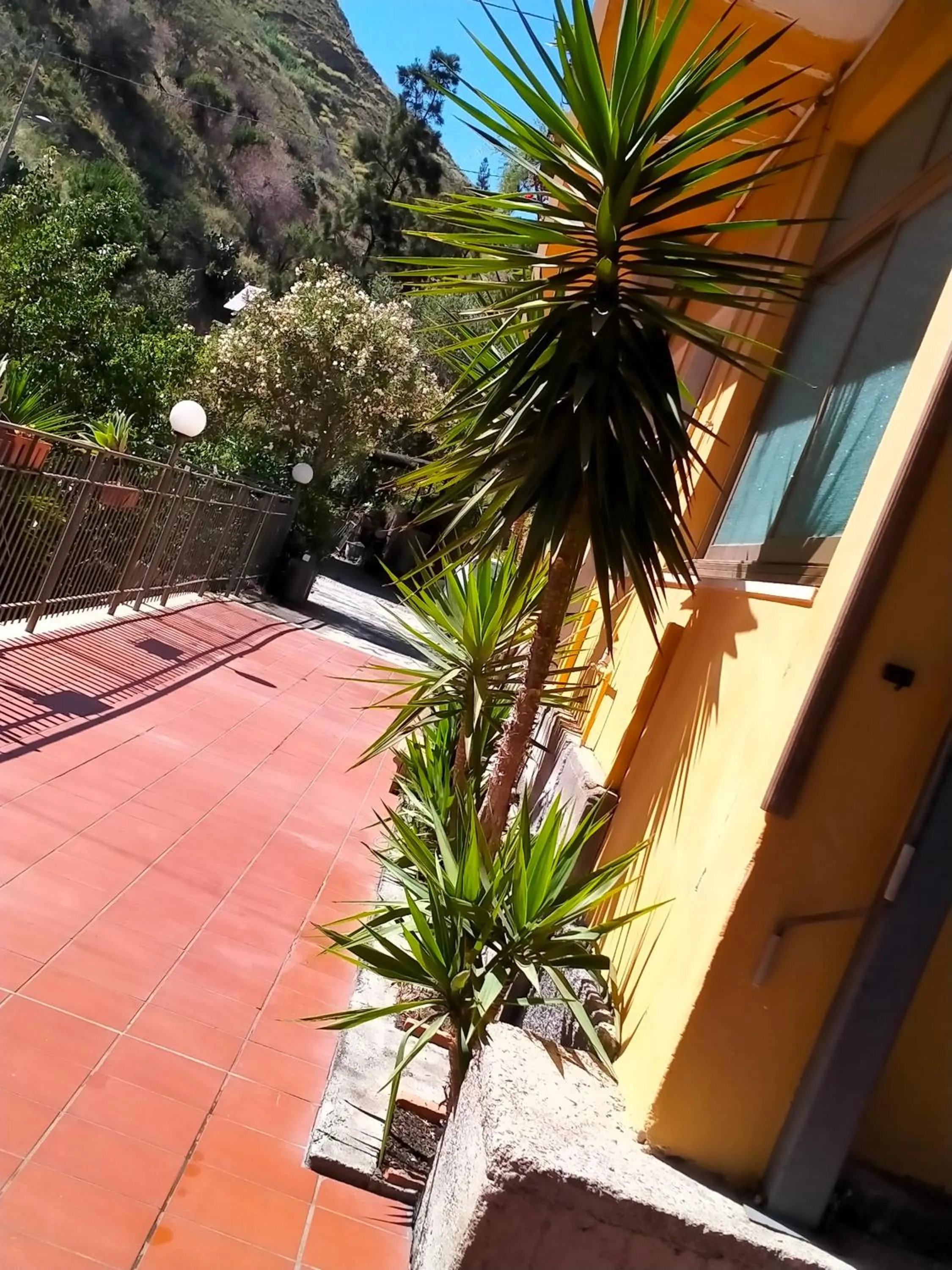 Inner courtyard view in Il Siriaco