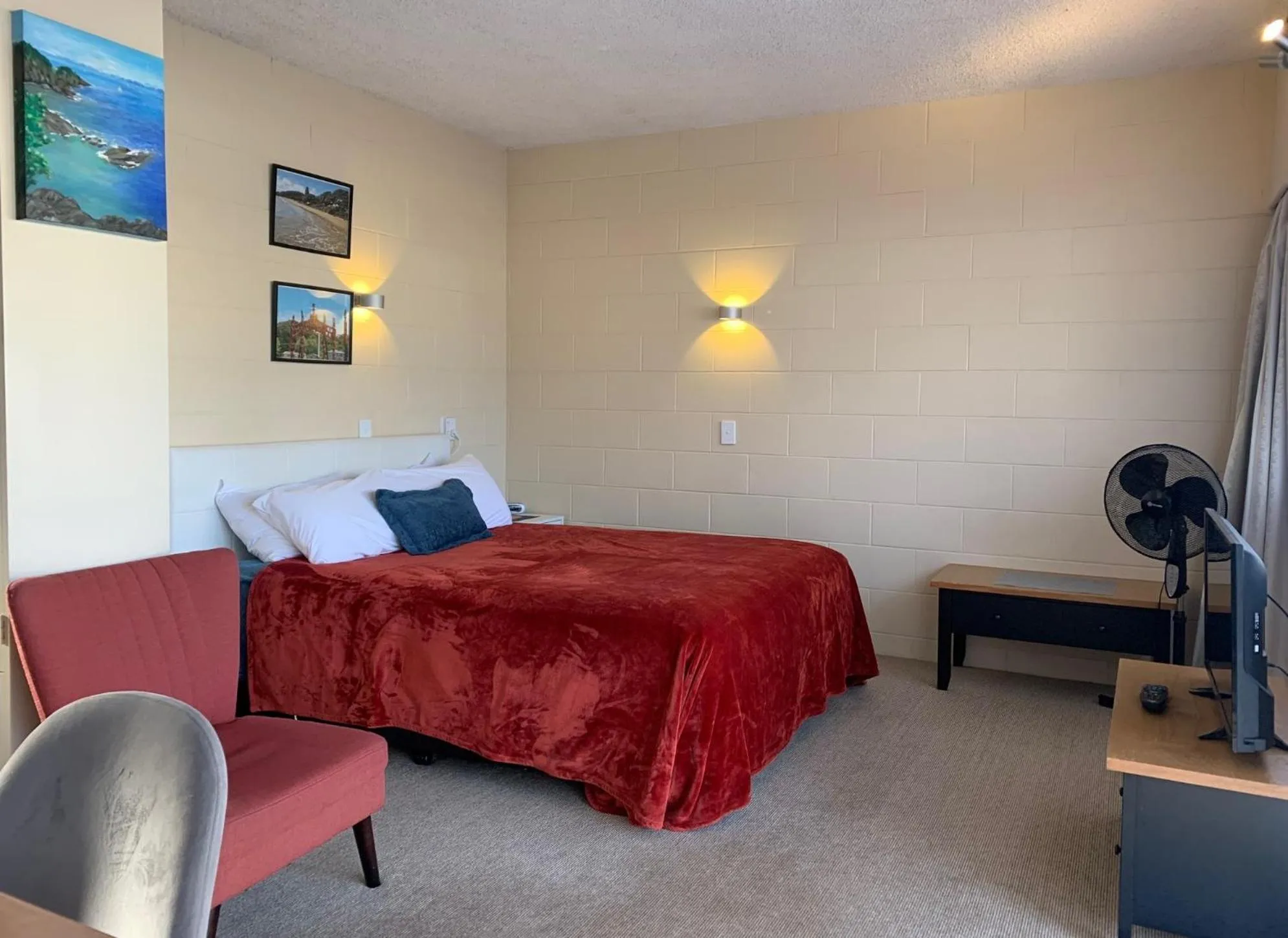 Bed in Ala Moana Motel