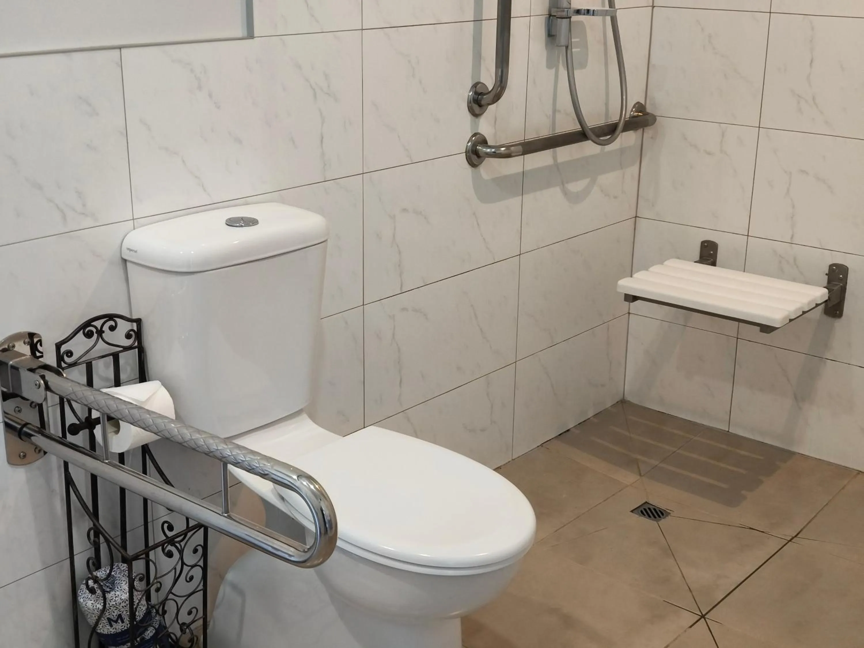 Toilet in Braxmere Lodge