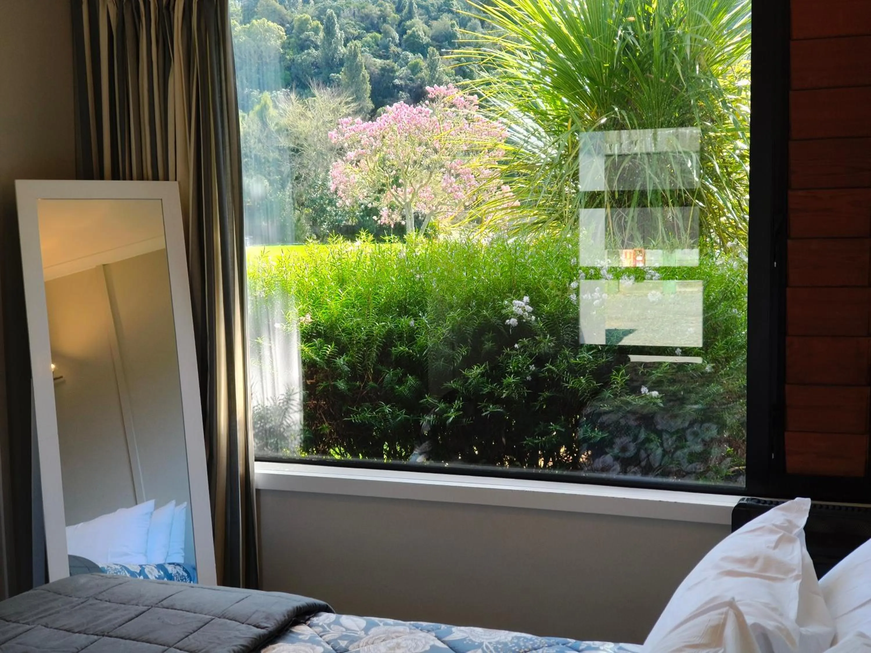 Spring, Bed in Braxmere Lodge