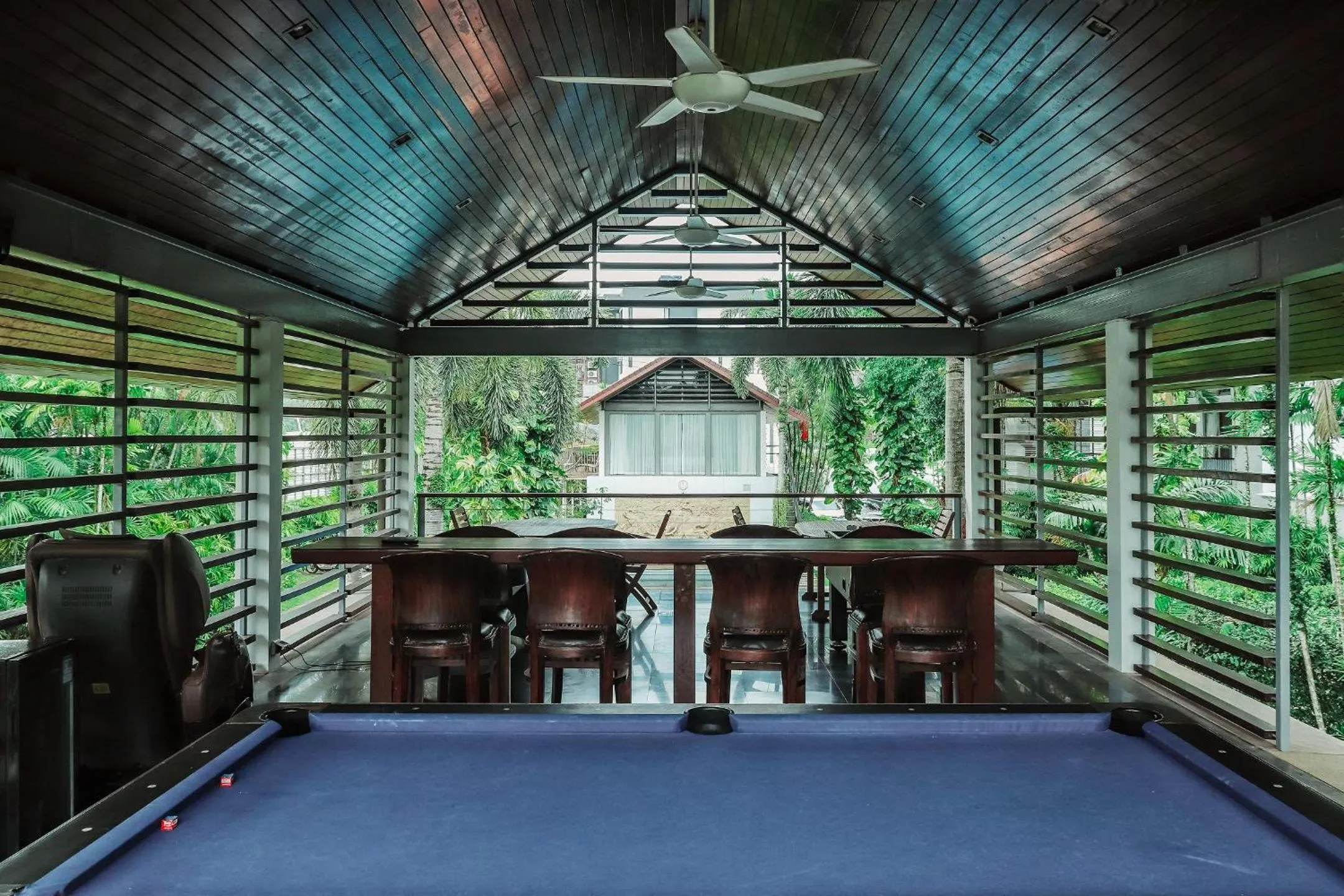 Restaurant/places to eat in Casuarina Shores Apartment - SHA Plus