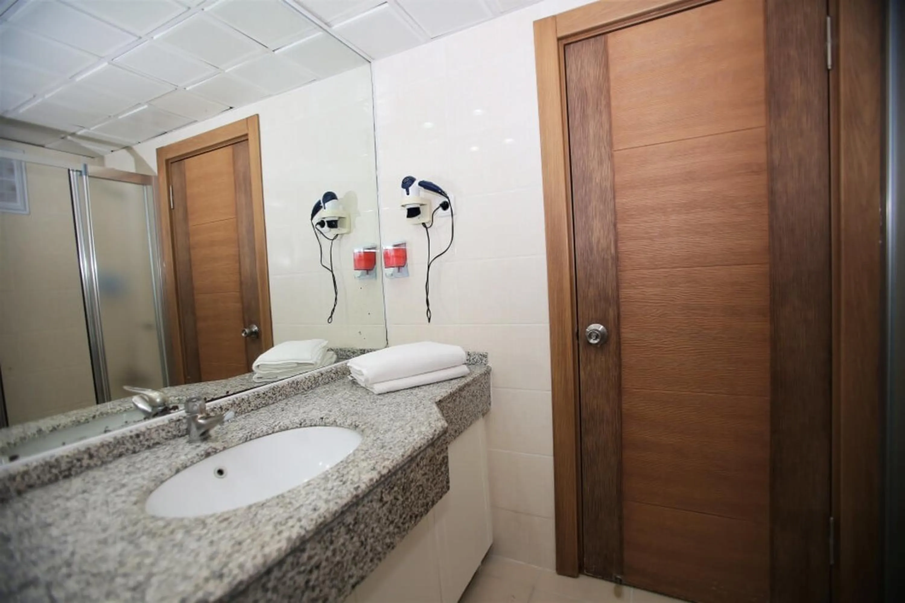 Bathroom in Lara Otel