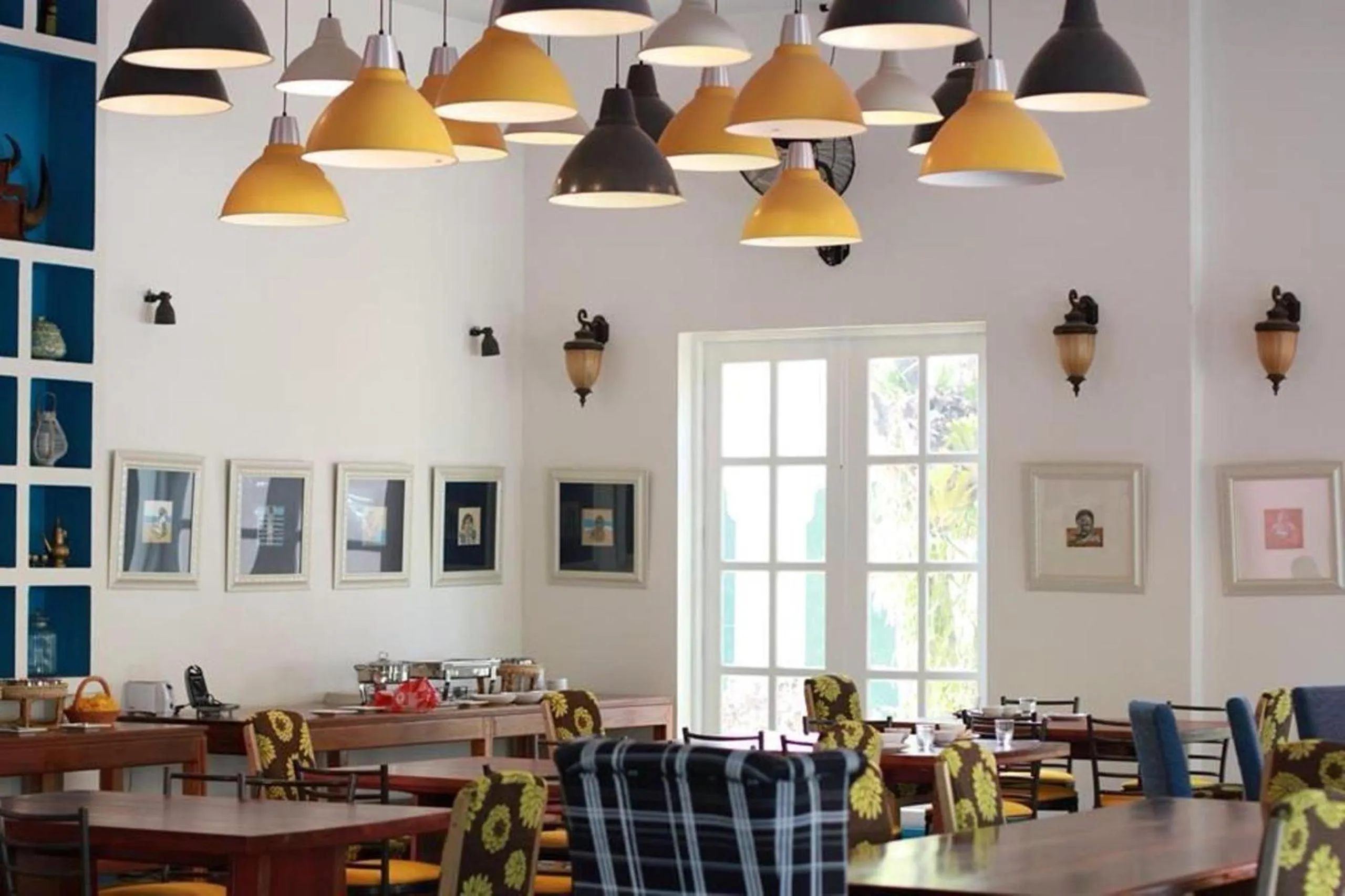 Restaurant/places to eat in Meet The Sea