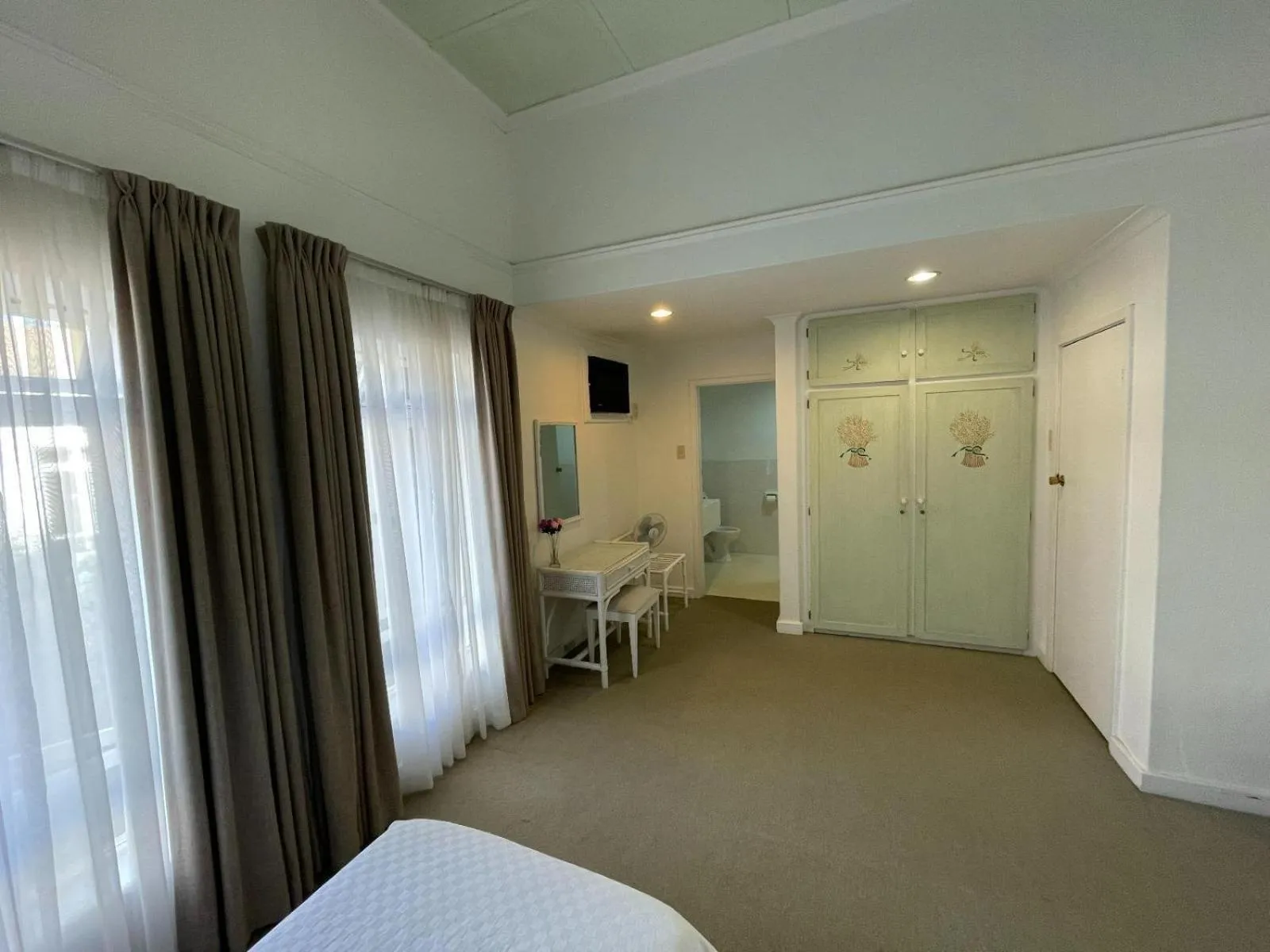 Photo of the whole room in Samoa Hotel