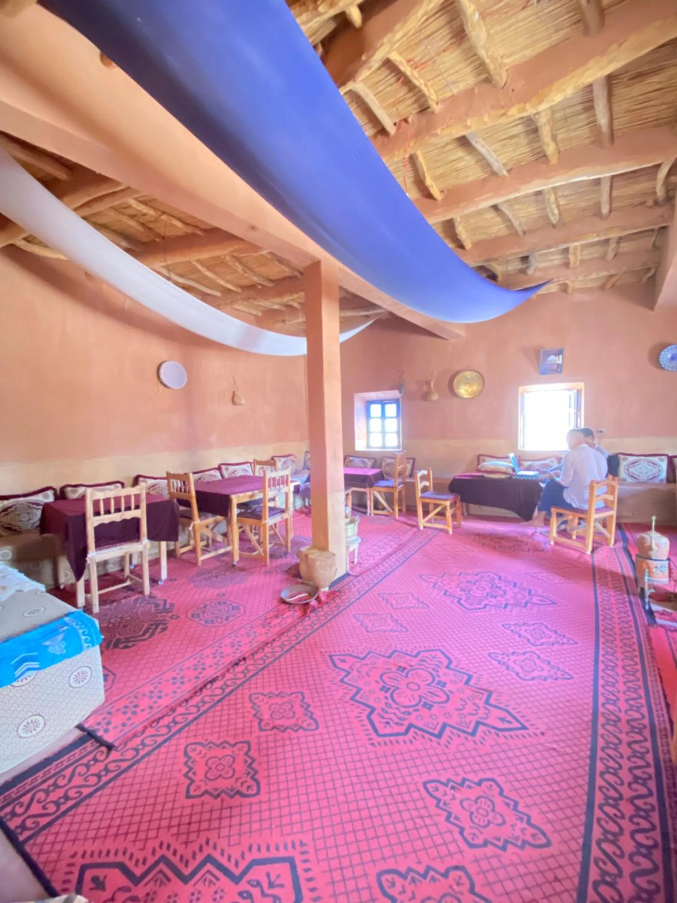 Restaurant/places to eat in auberge restau tombouctou