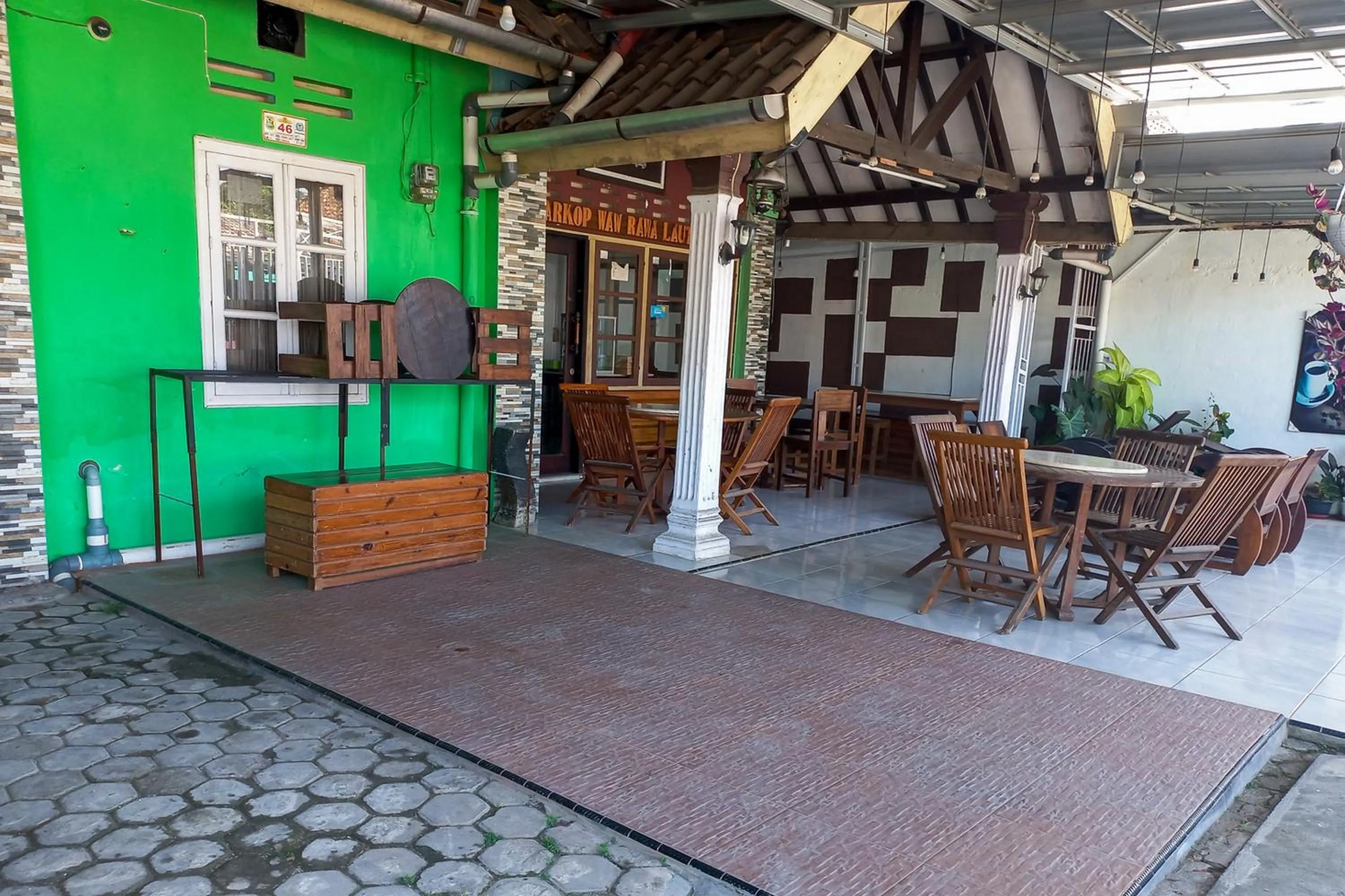 Facade/entrance in RedDoorz Syariah @ Jalan KH. Mas Mansur Lampung