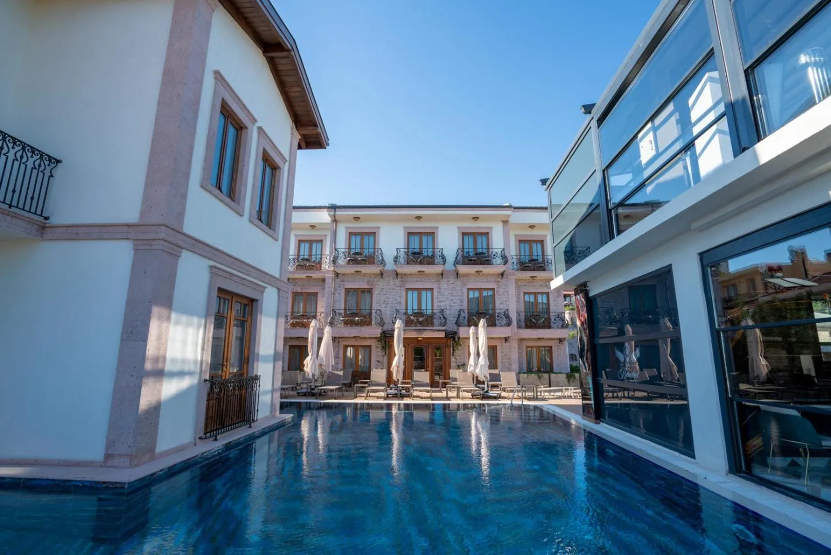 Swimming pool in CUNDA BARADİEL Hotel