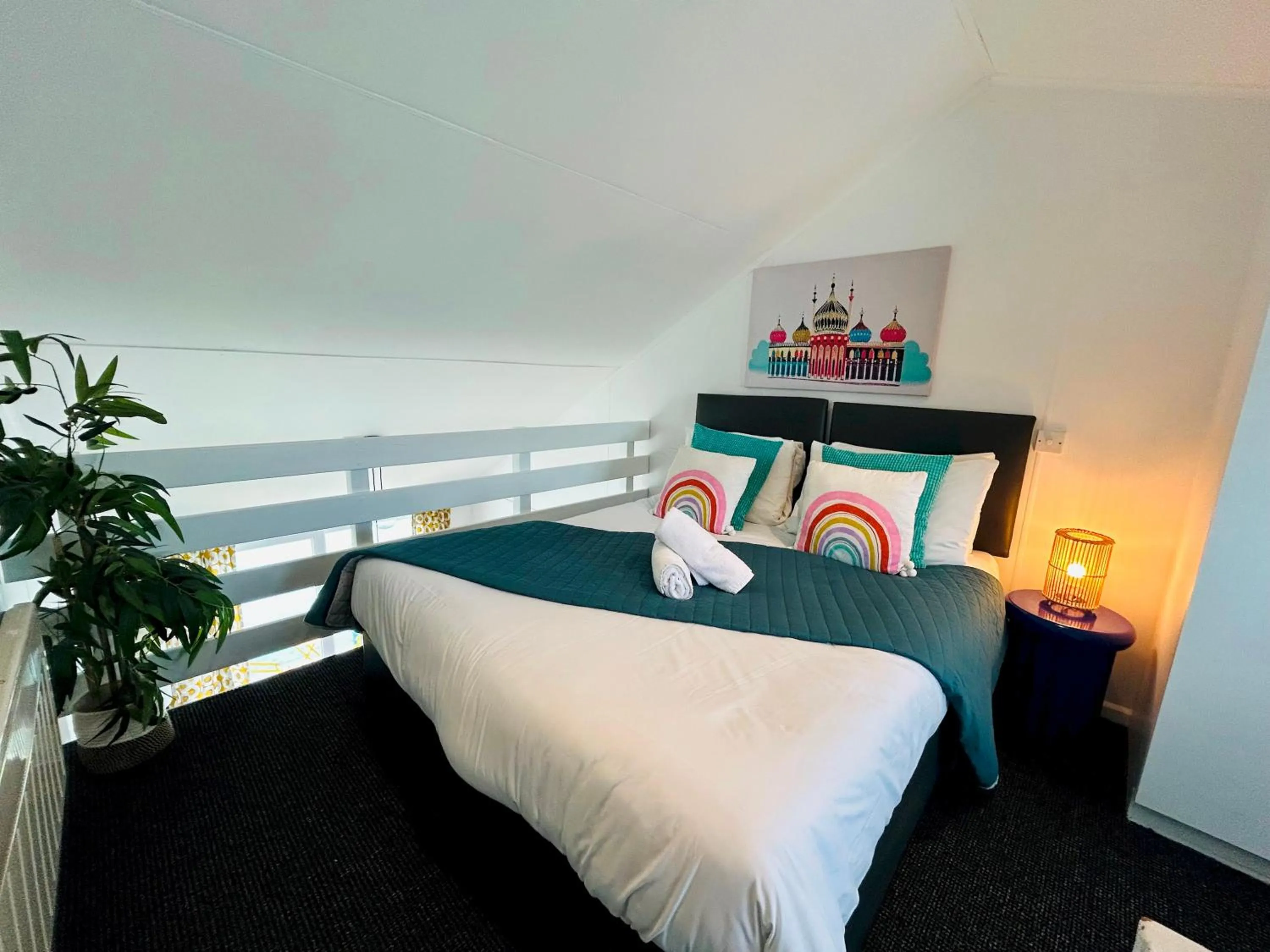 Other, Bed in On the Water 4 with Free Parking By My Getaways