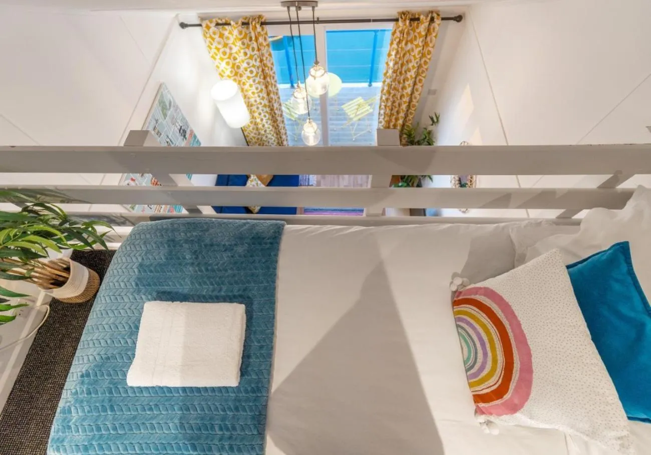 Other, Bed in On the Water 4 with Free Parking By My Getaways