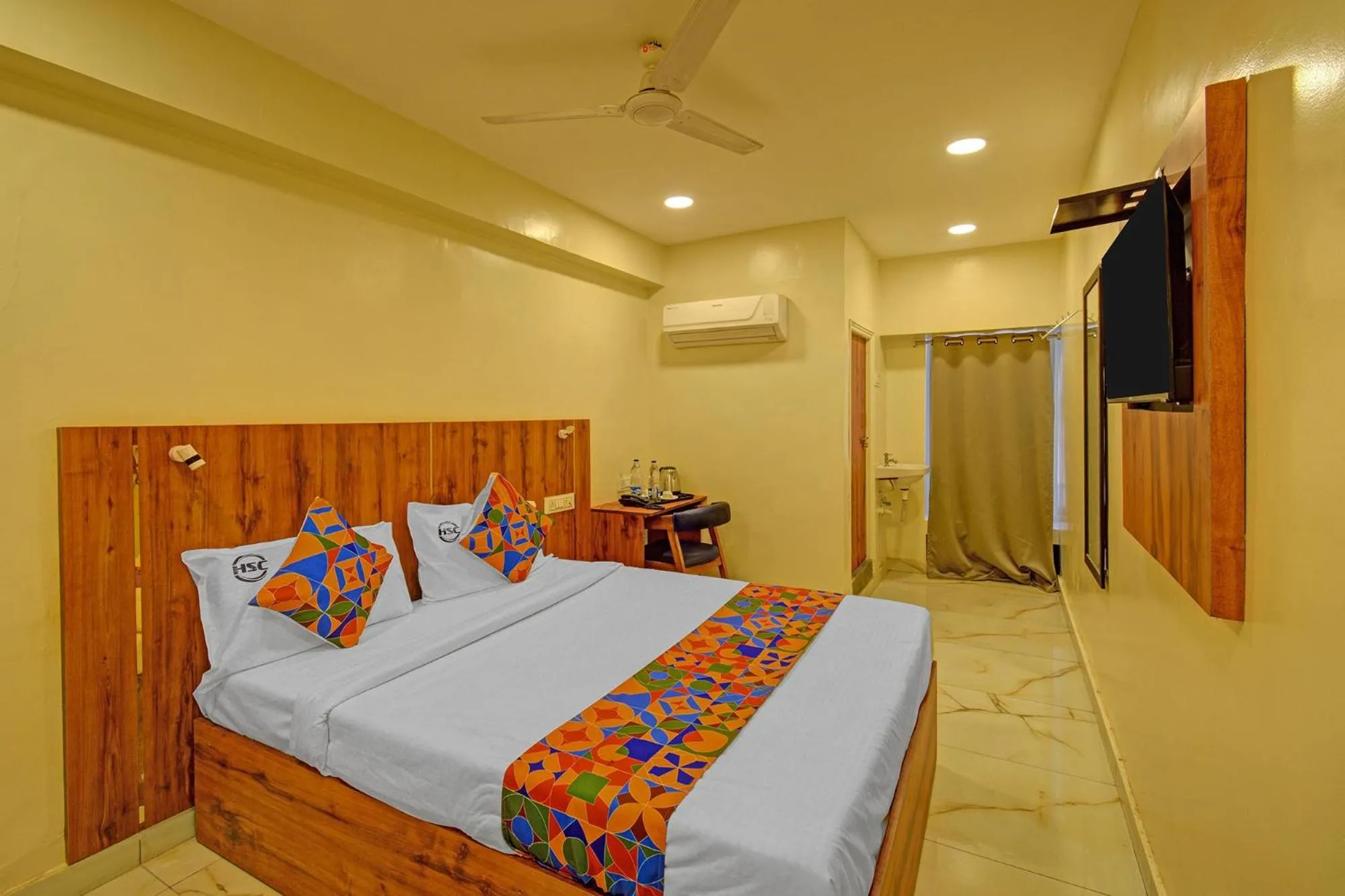Bed in FabHotel S Continental
