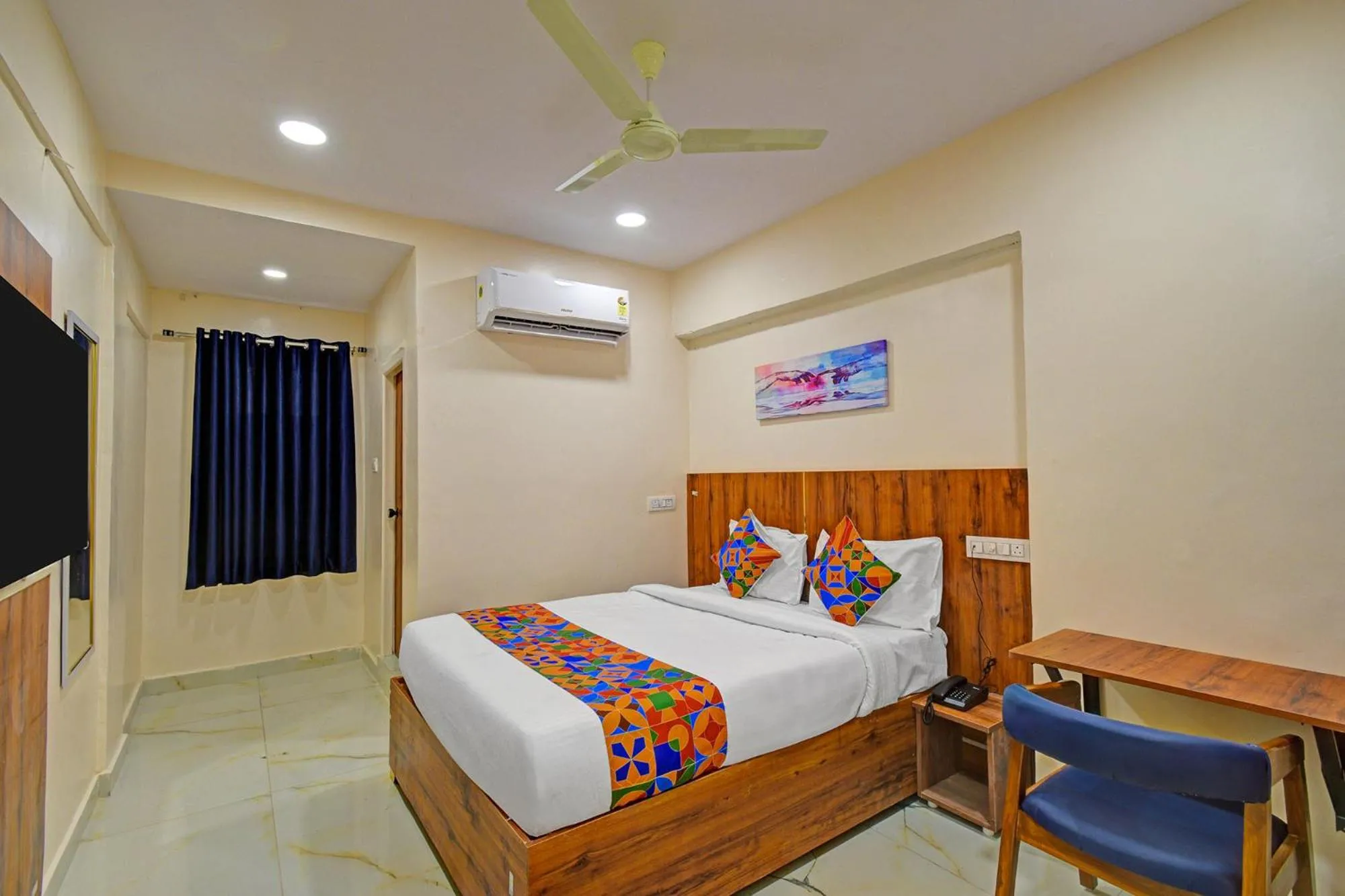 Bed in FabHotel S Continental