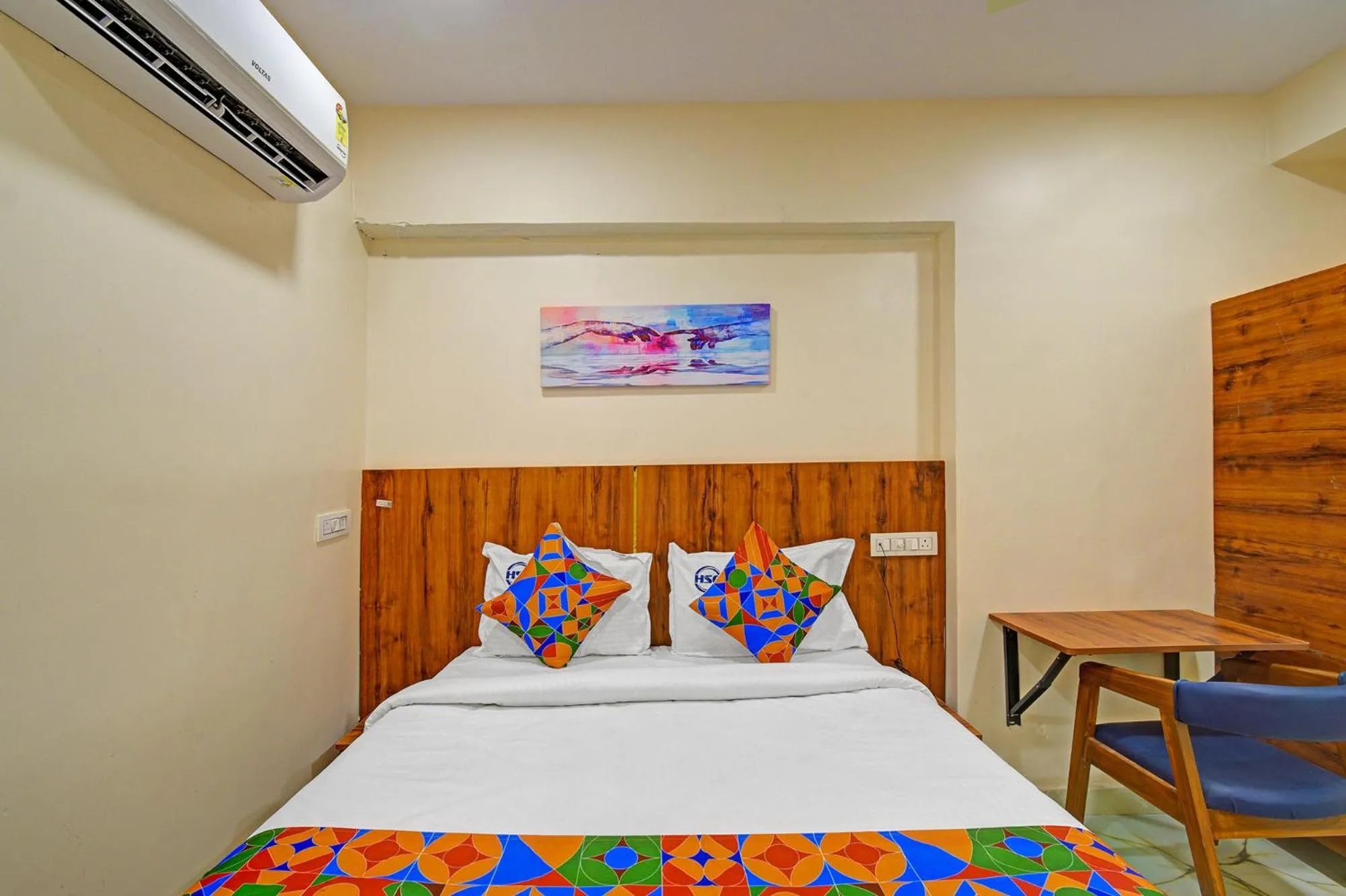 Bed in FabHotel S Continental