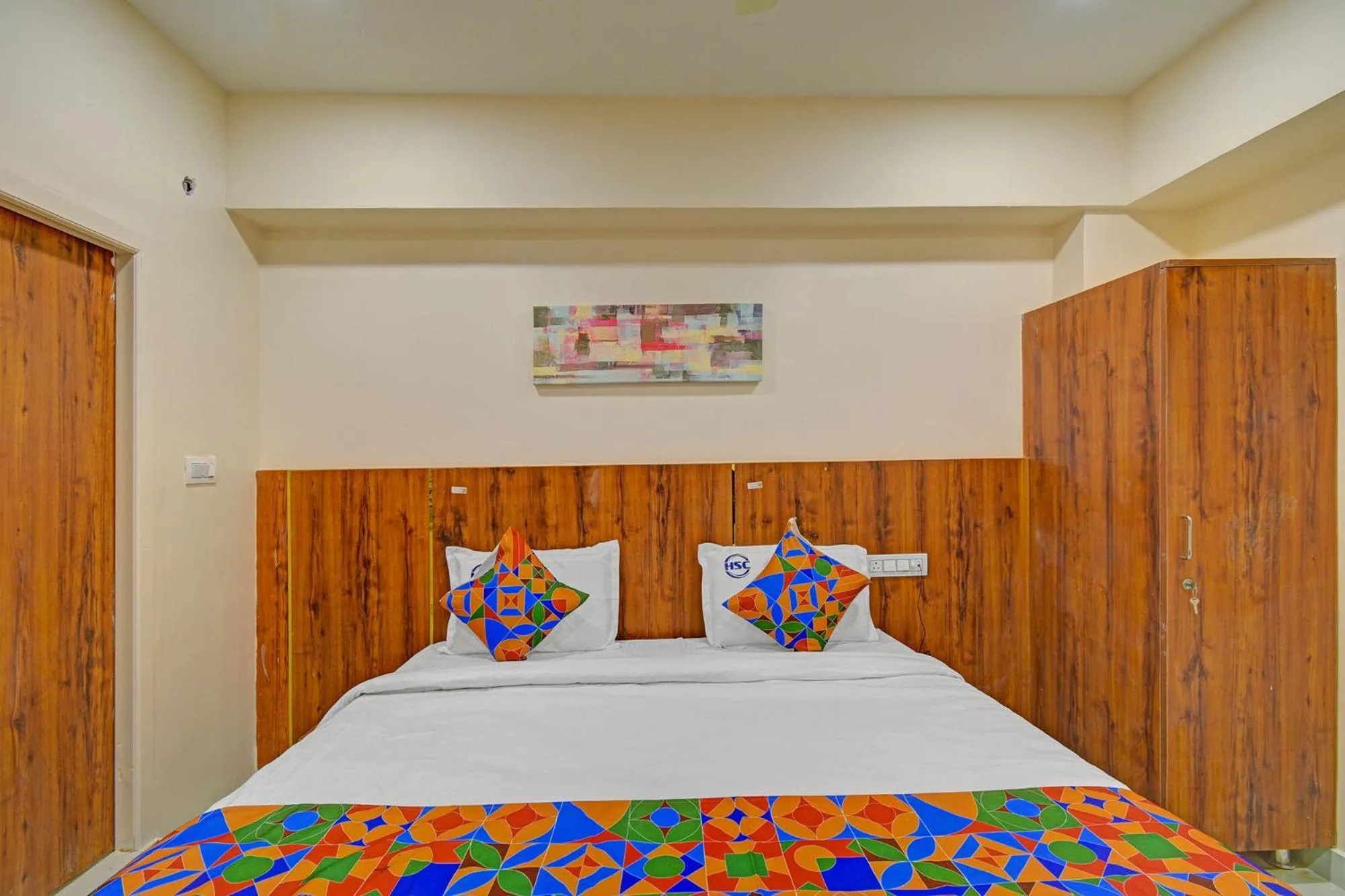 Bed in FabHotel S Continental