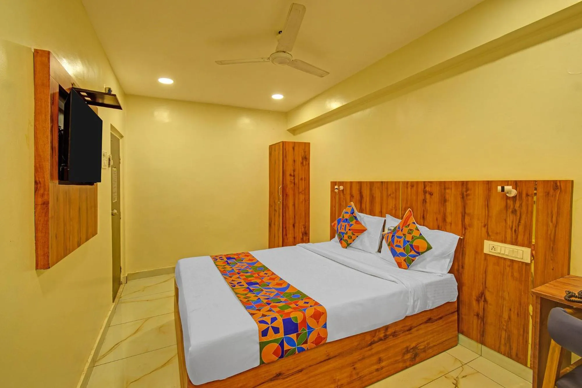 Bed in FabHotel S Continental