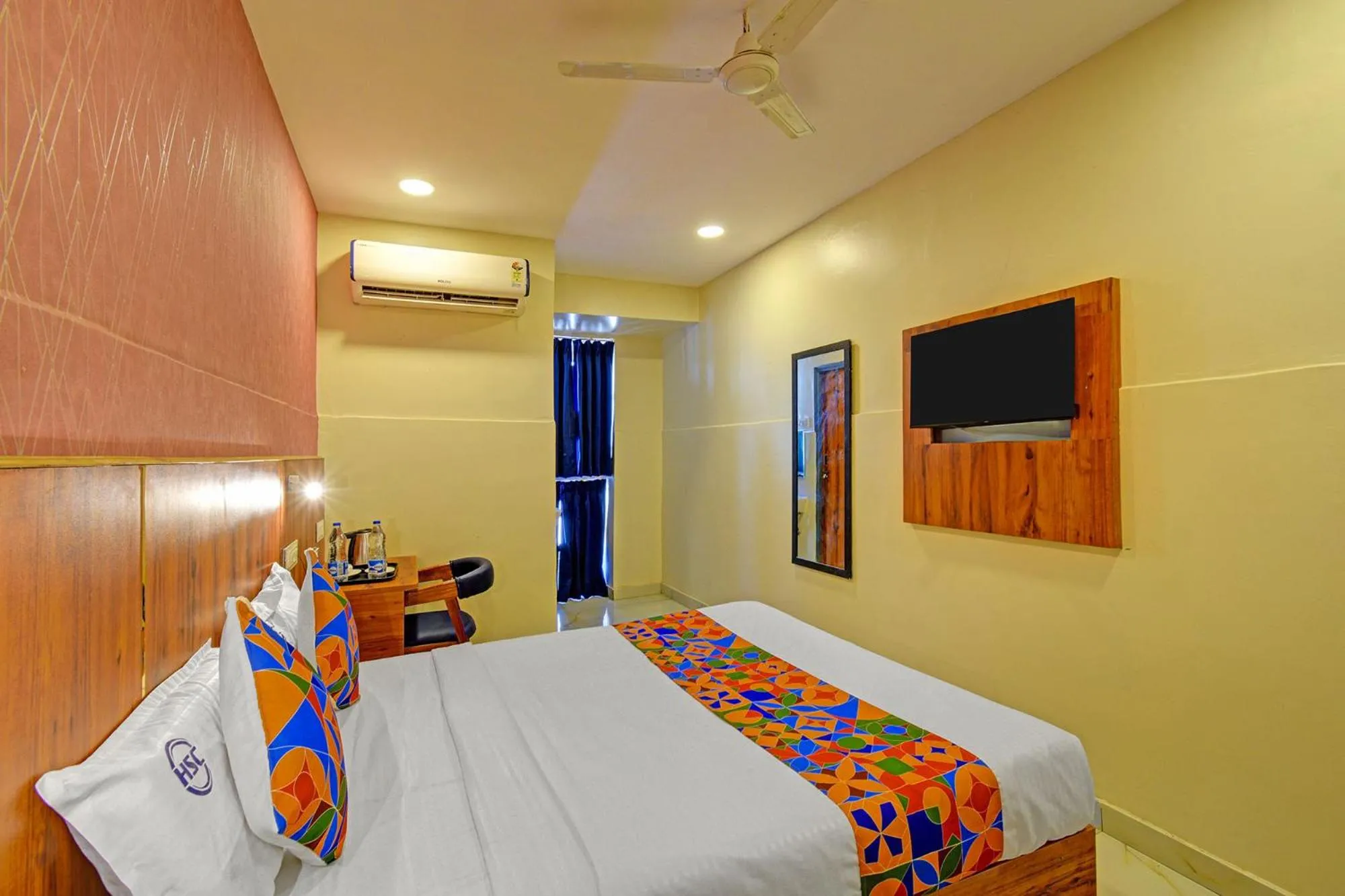 Bed in FabHotel S Continental