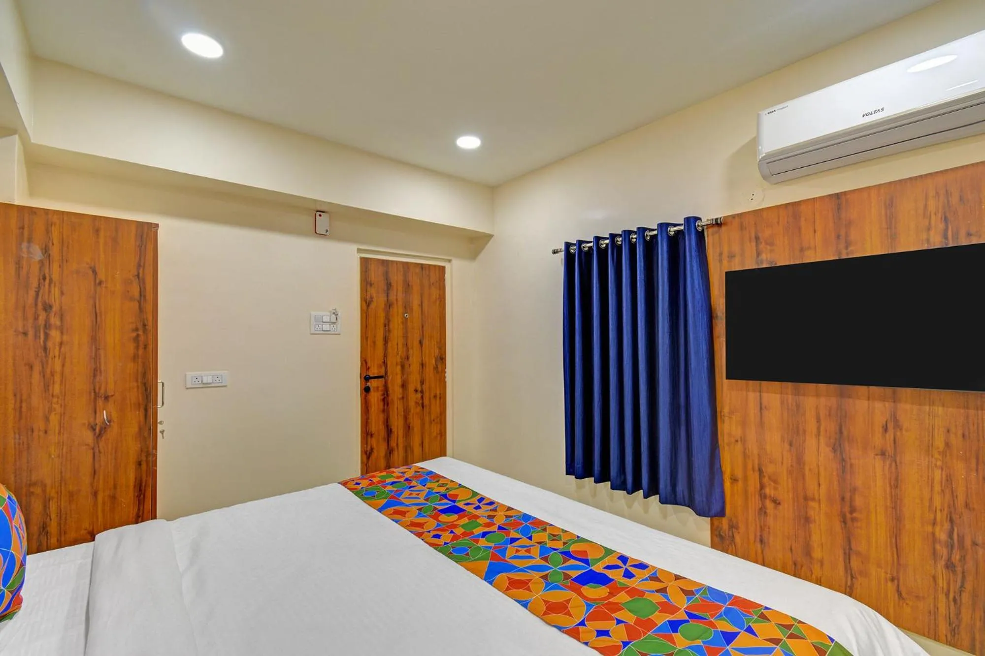 Bed in FabHotel S Continental