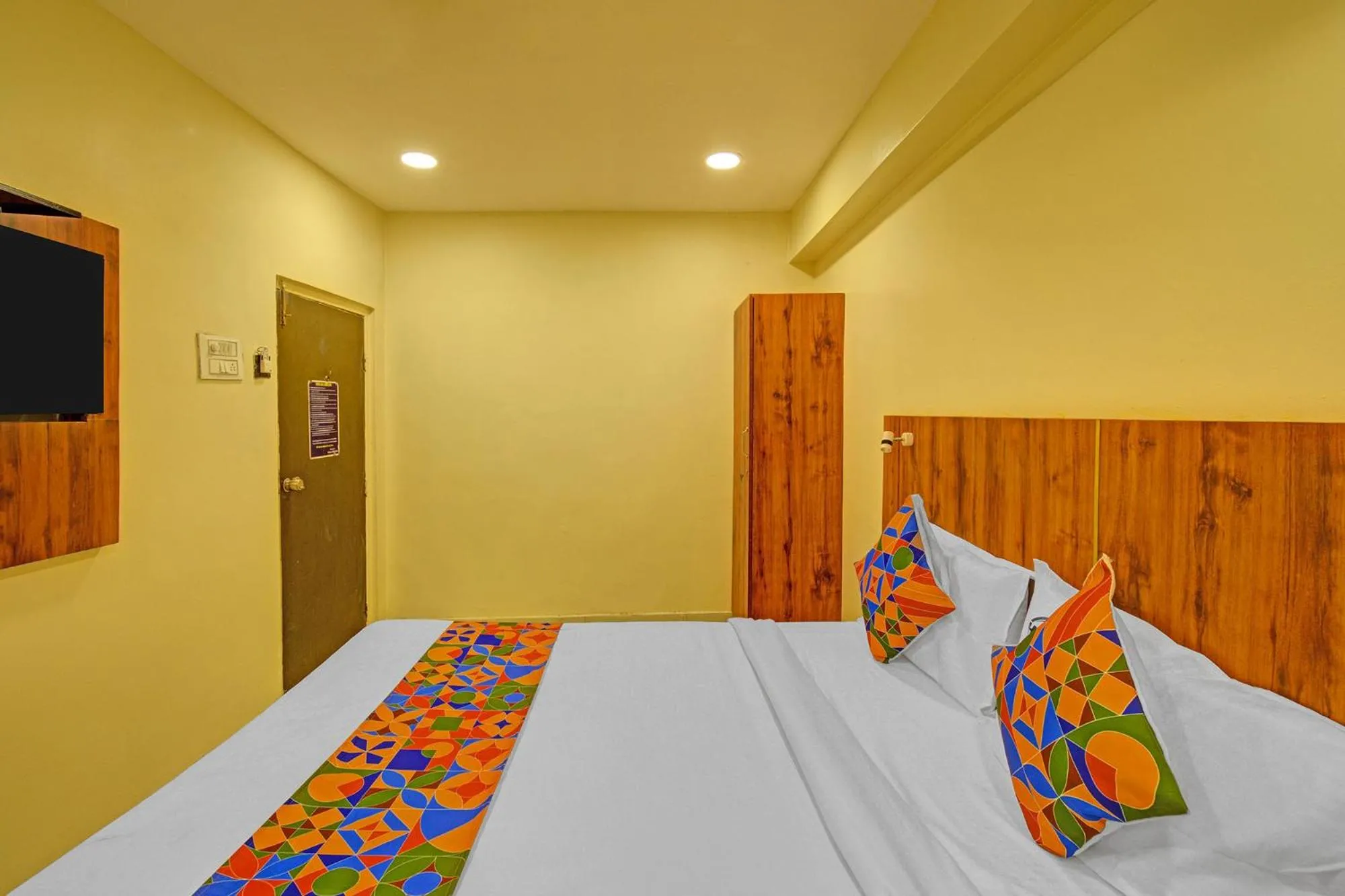 Bed in FabHotel S Continental