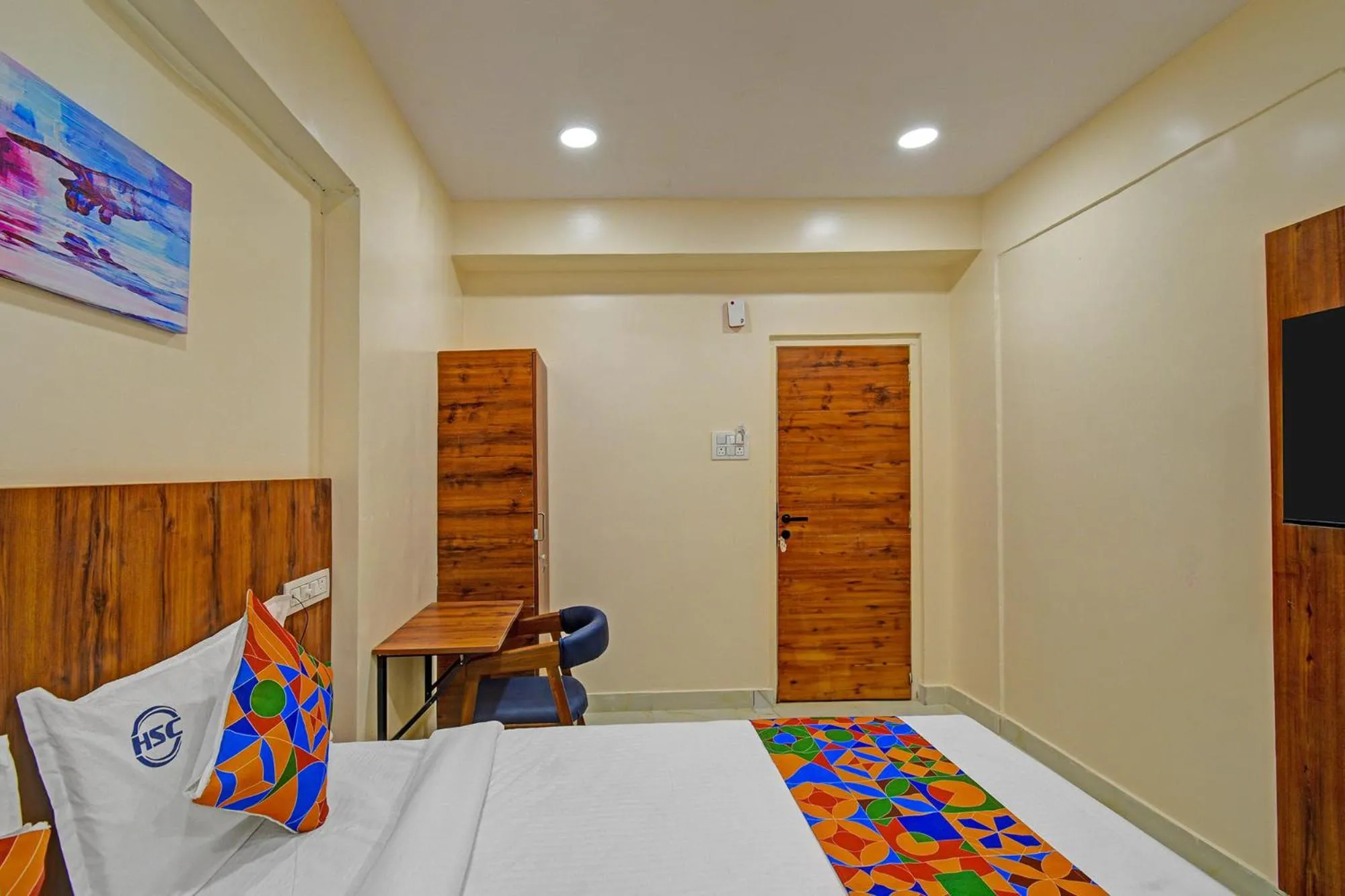 Bed in FabHotel S Continental