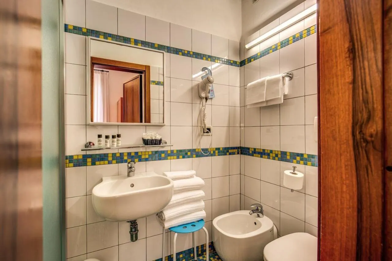 Bathroom in Hotel Nuova Italia