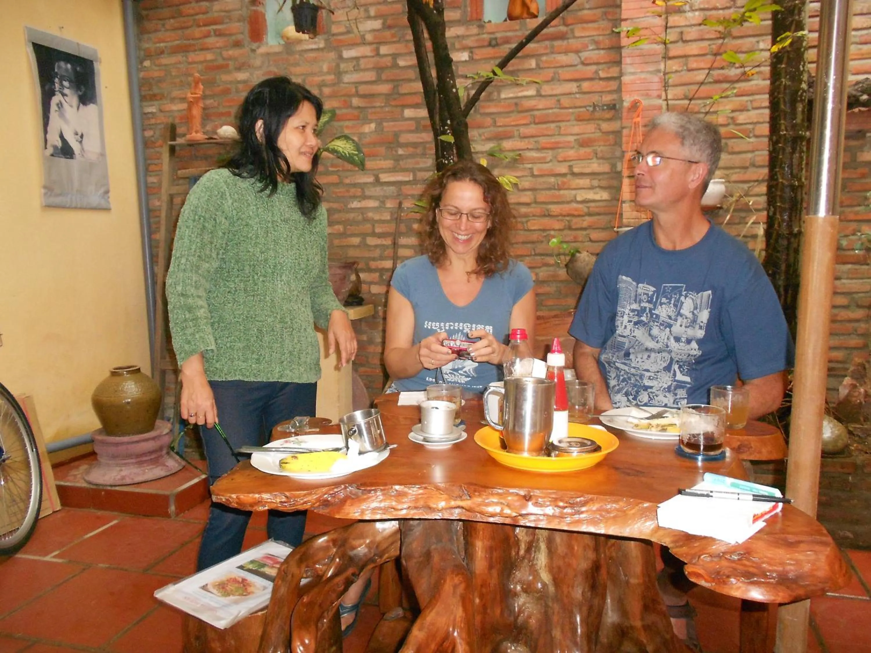 People in Nha Lan Homestay