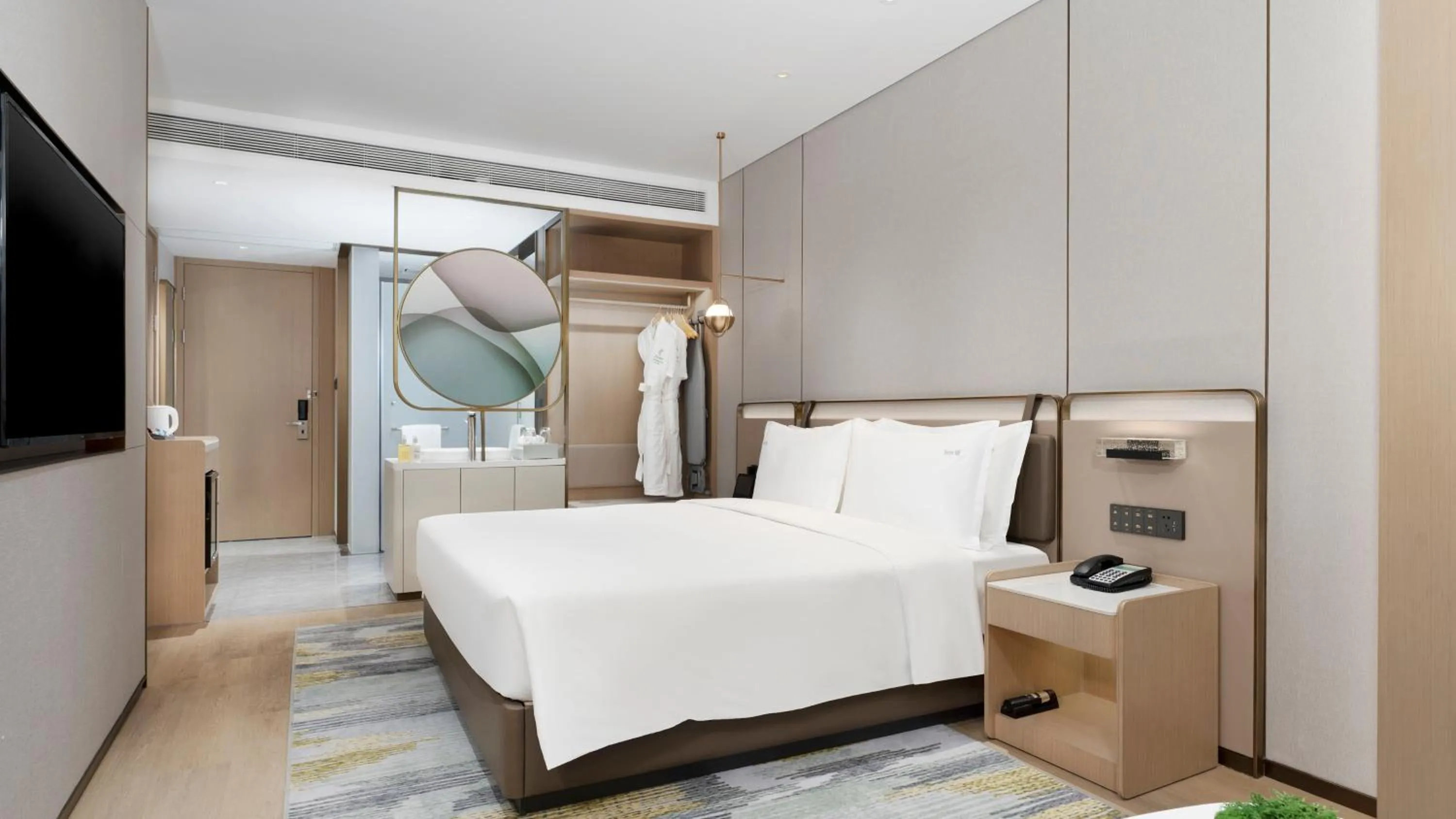 Photo of the whole room, Bed in Holiday Inn Changsha Malanshan by IHG