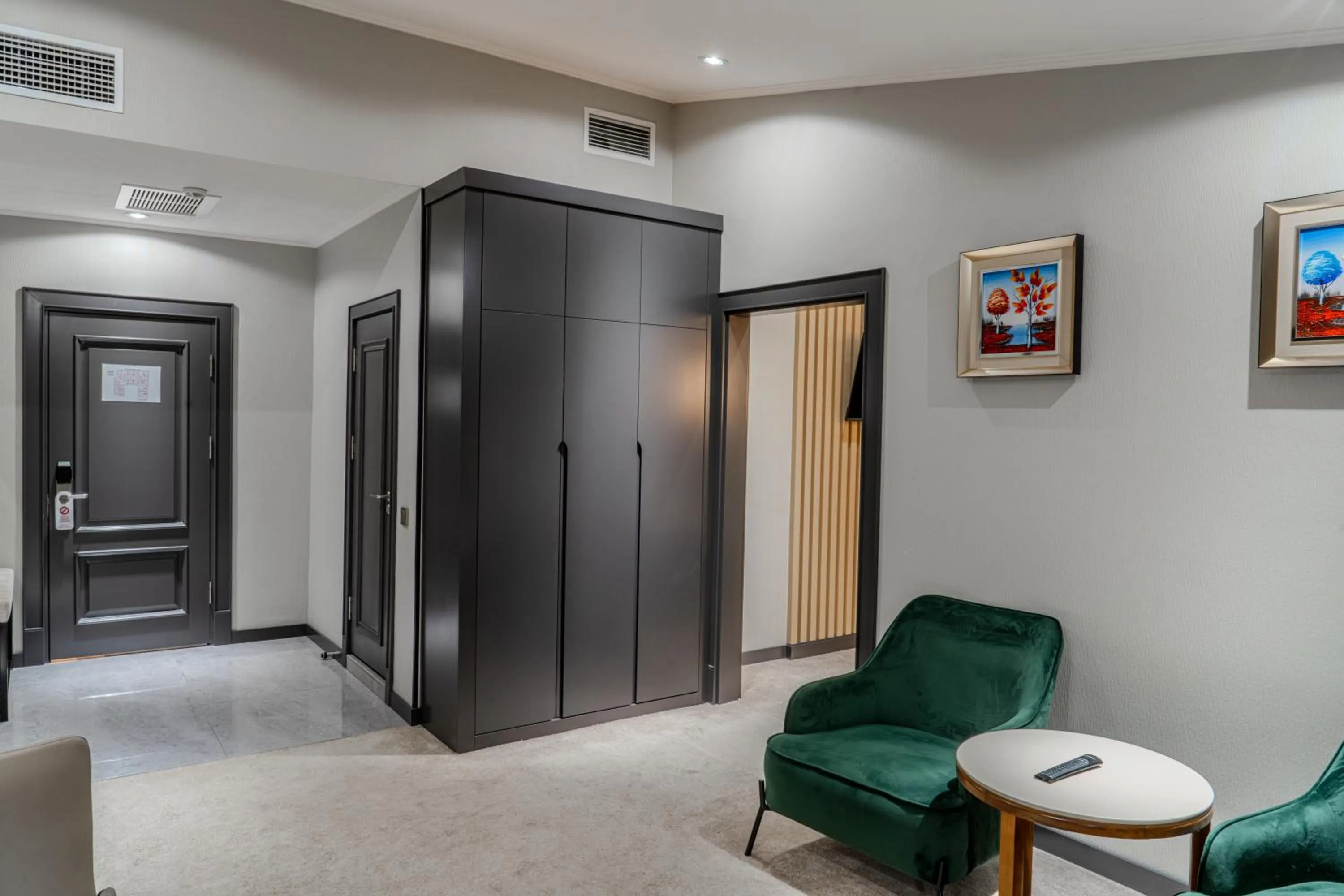 wardrobe in HUSMA Hotel & Spa