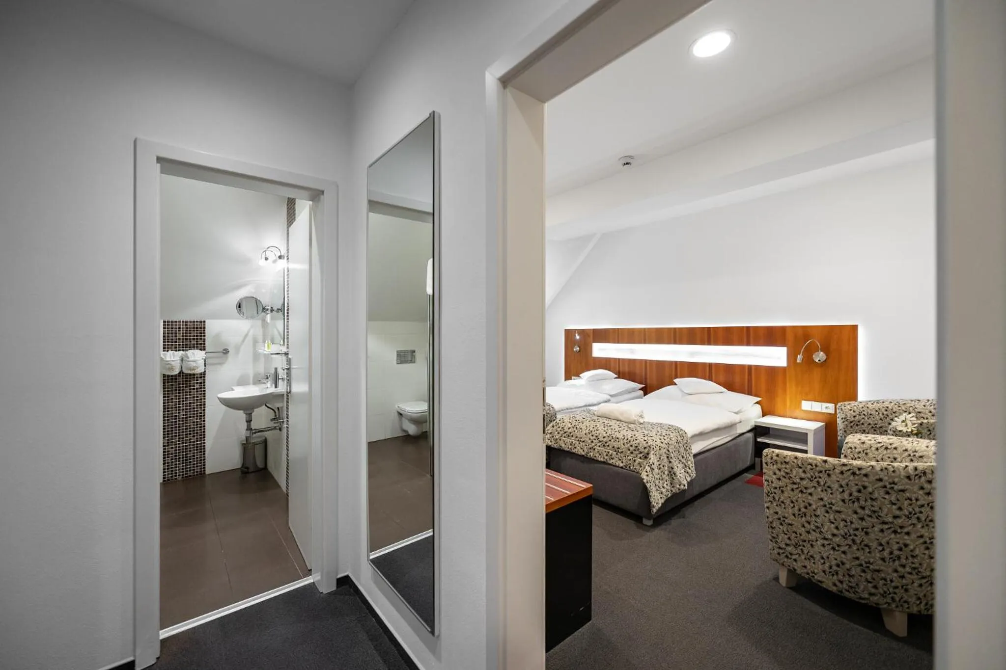 Property building, Bed in Zámeček Petrovice