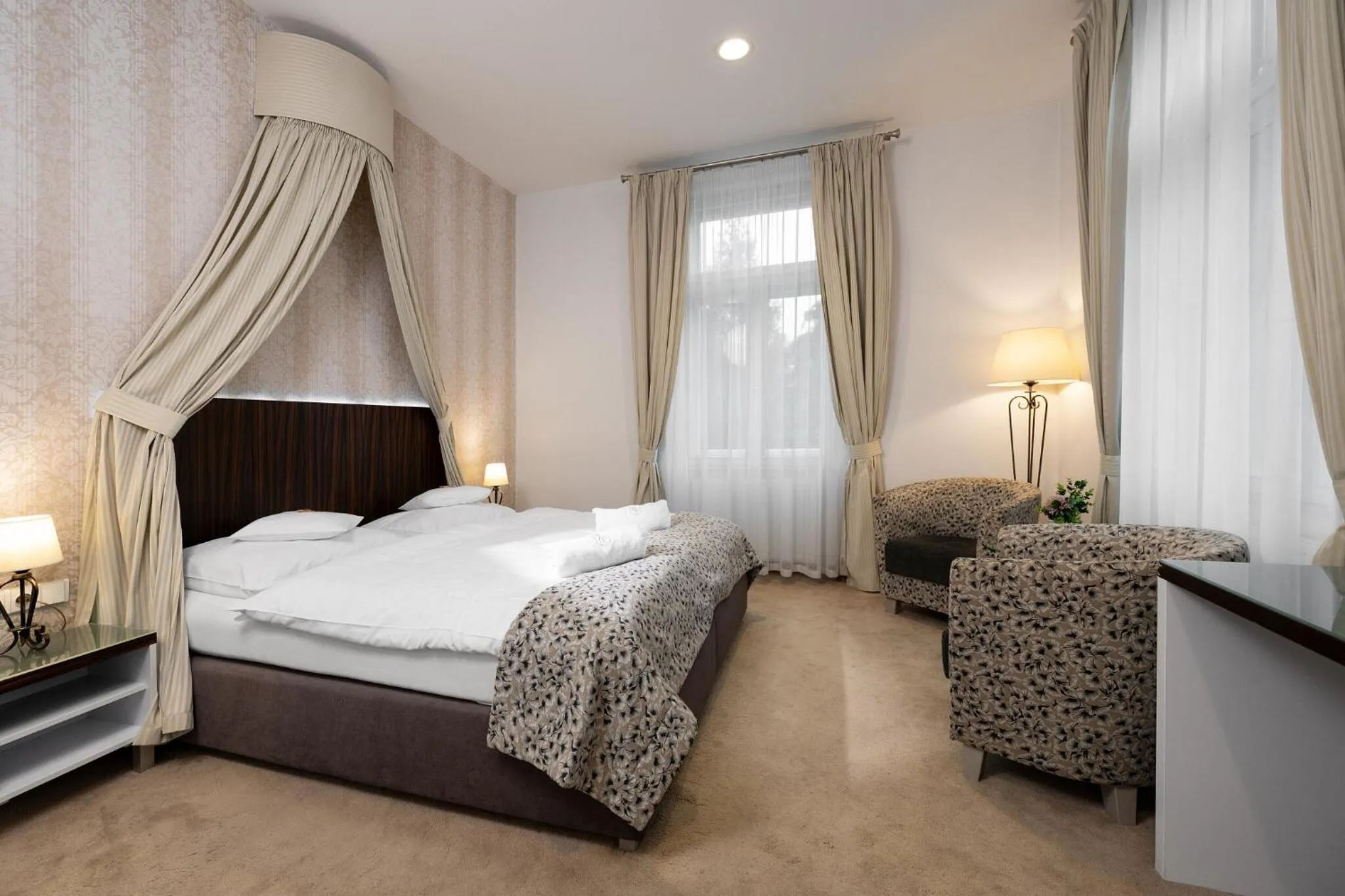 Property building, Bed in Zámeček Petrovice