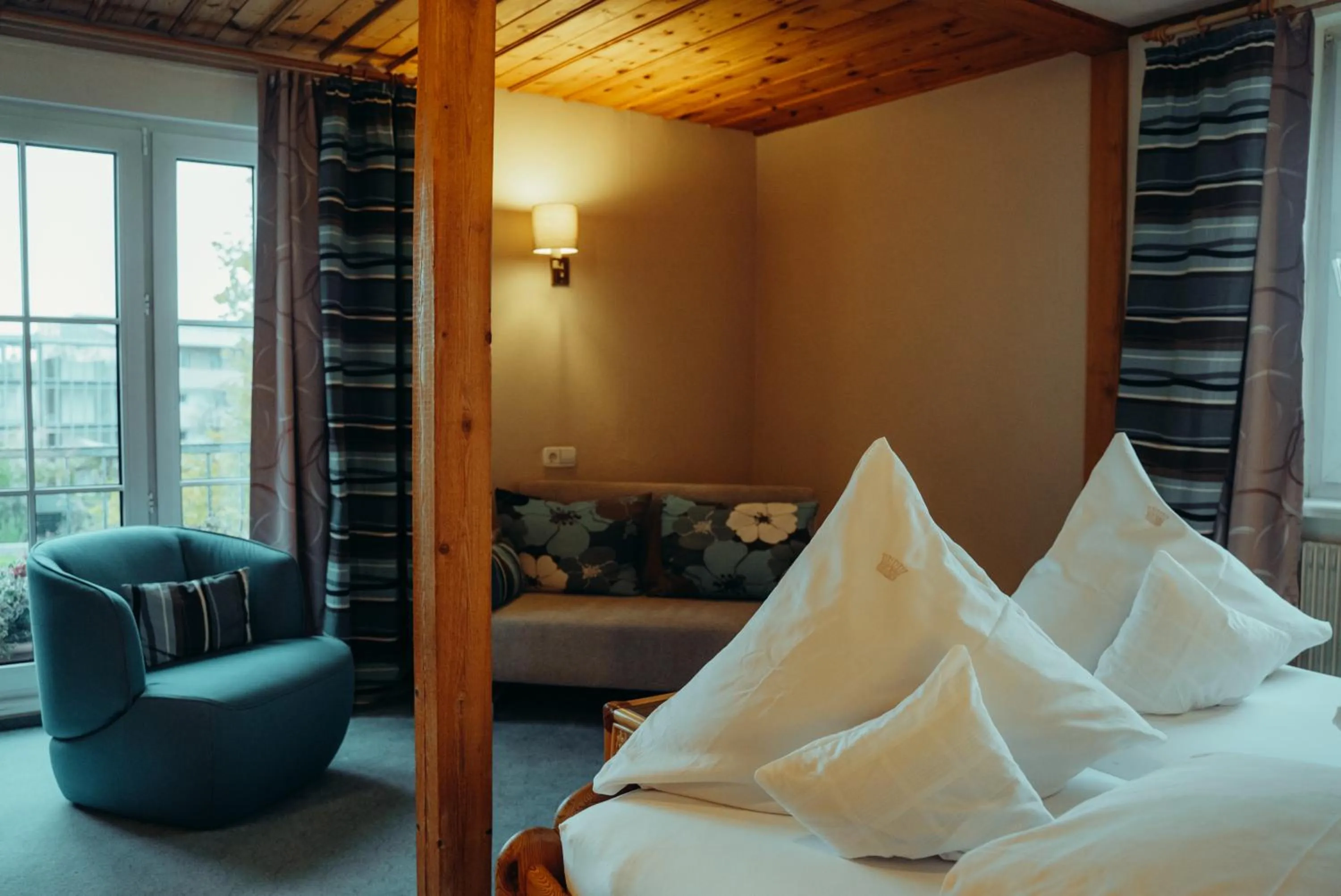 Garden view, Bed in Hotel Krone