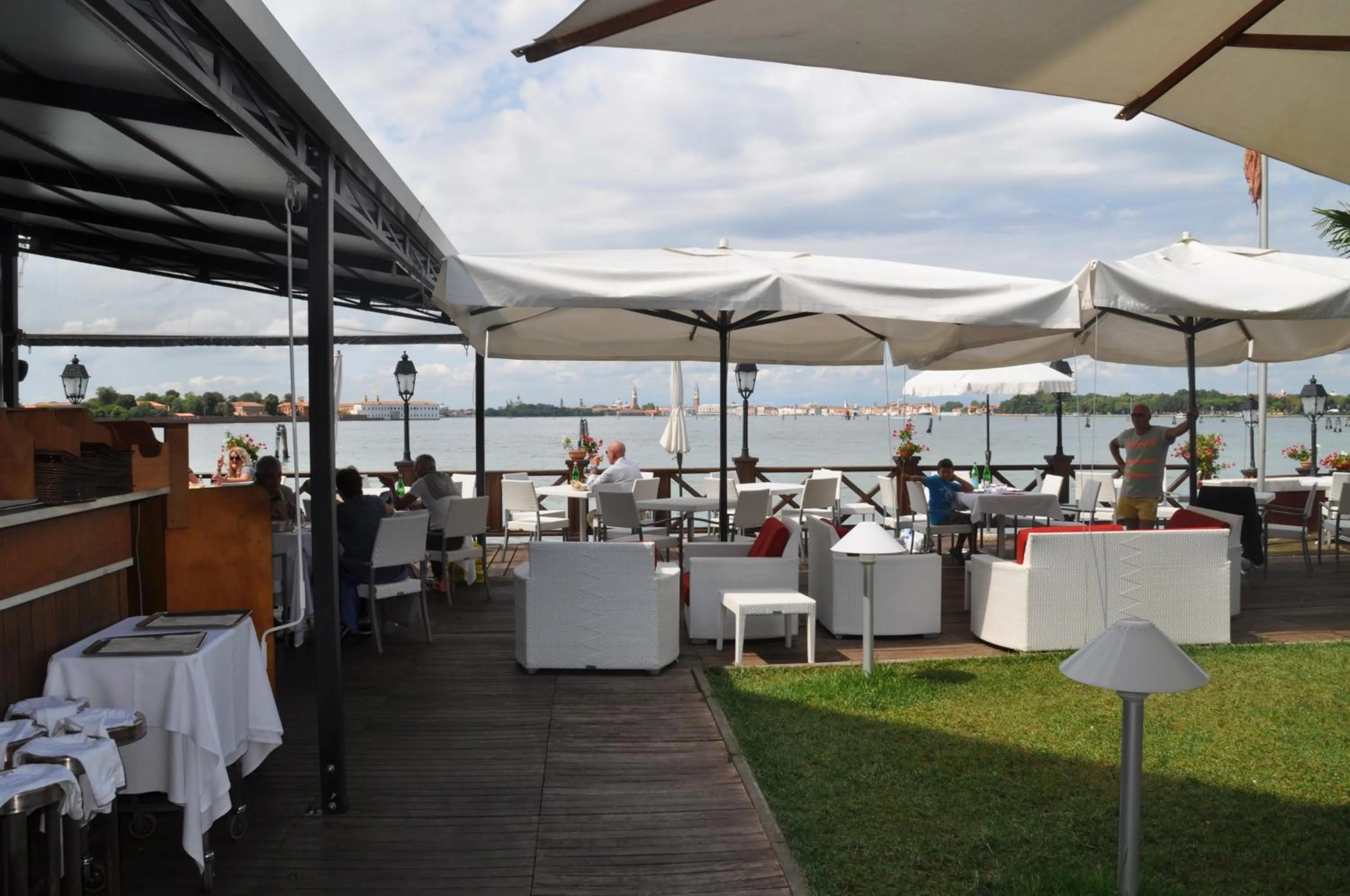 Restaurant/places to eat in Hotel Villa Laguna