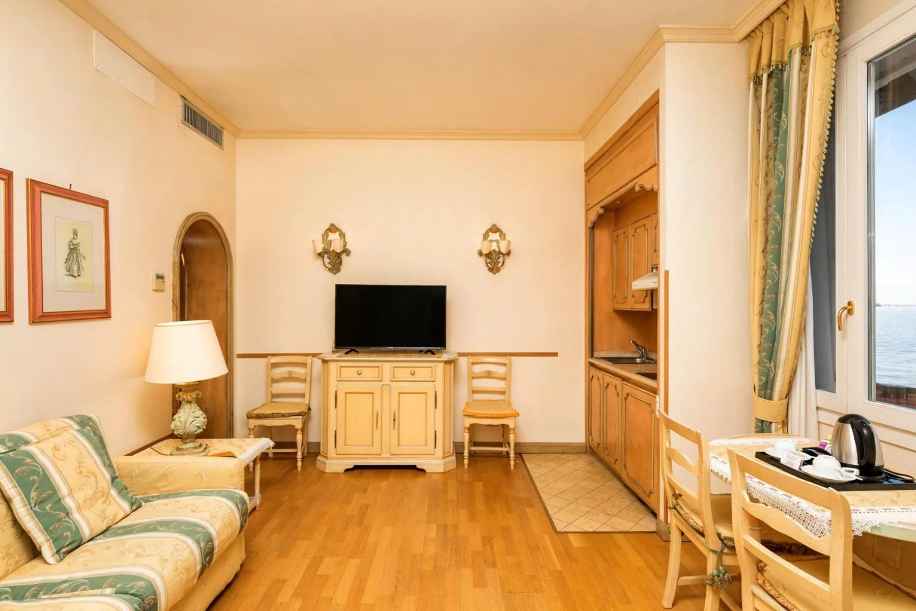 TV and multimedia in Hotel Villa Laguna