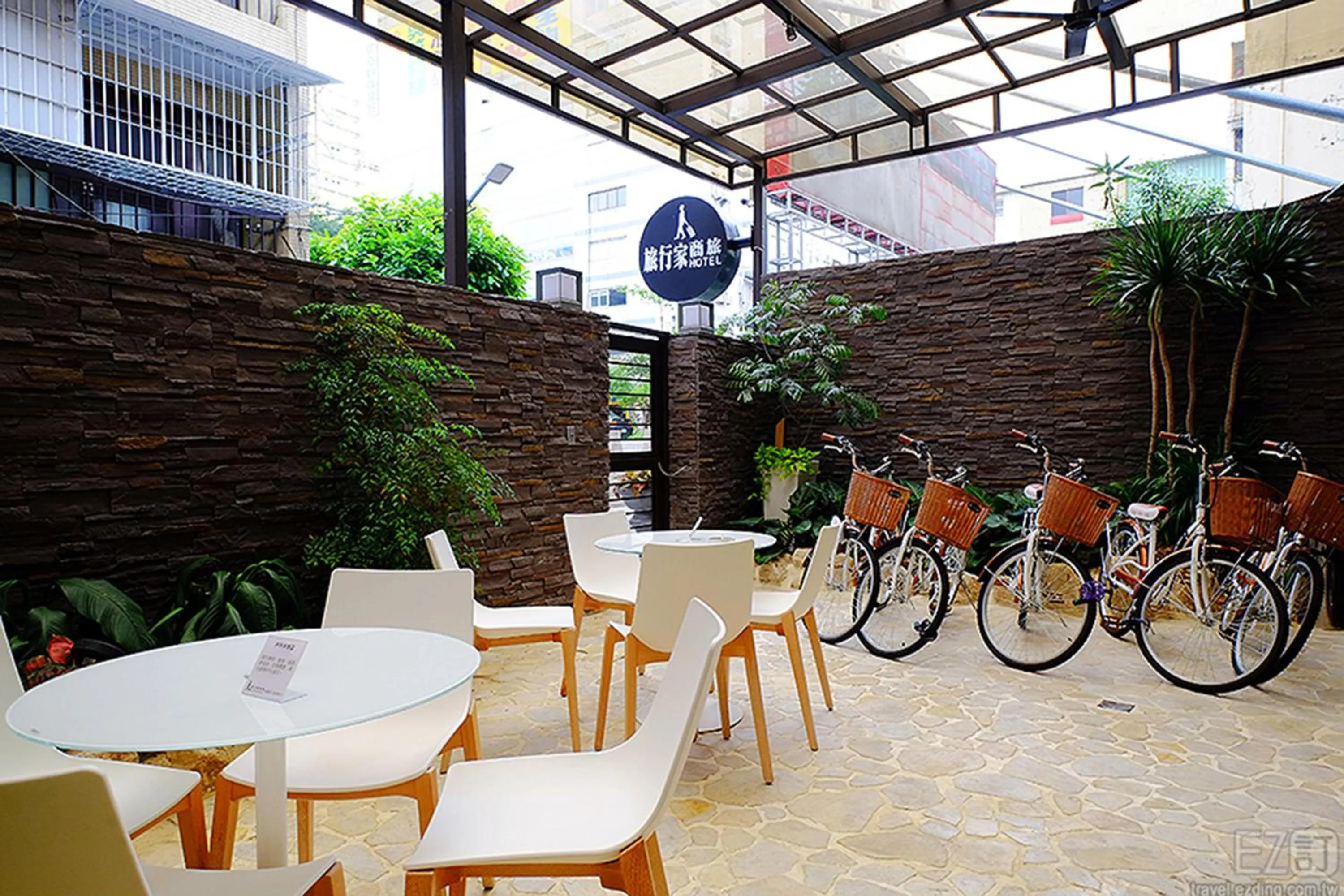 Garden in Global Traveler Hotel