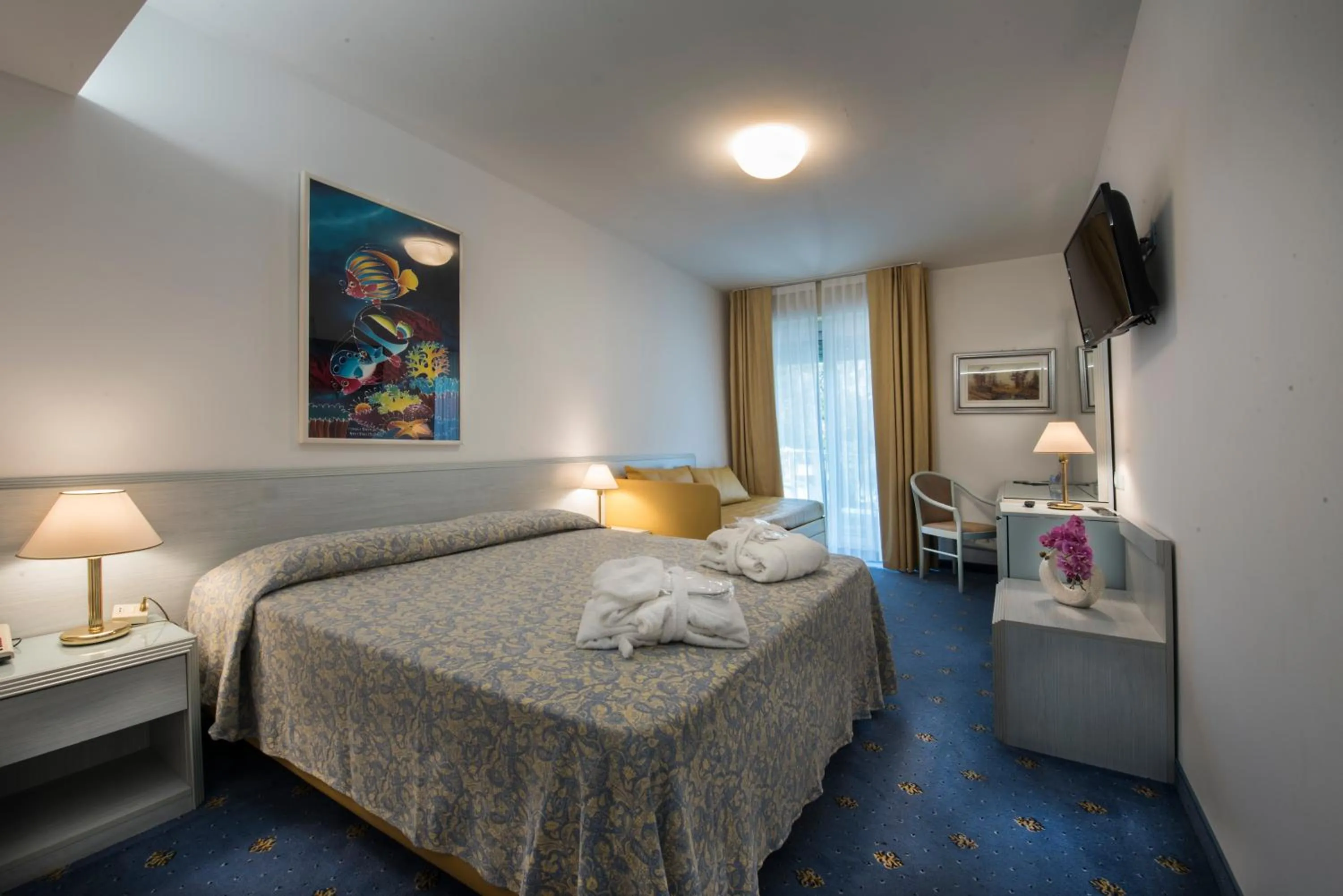 Photo of the whole room, Bed in Hotel Meridianus