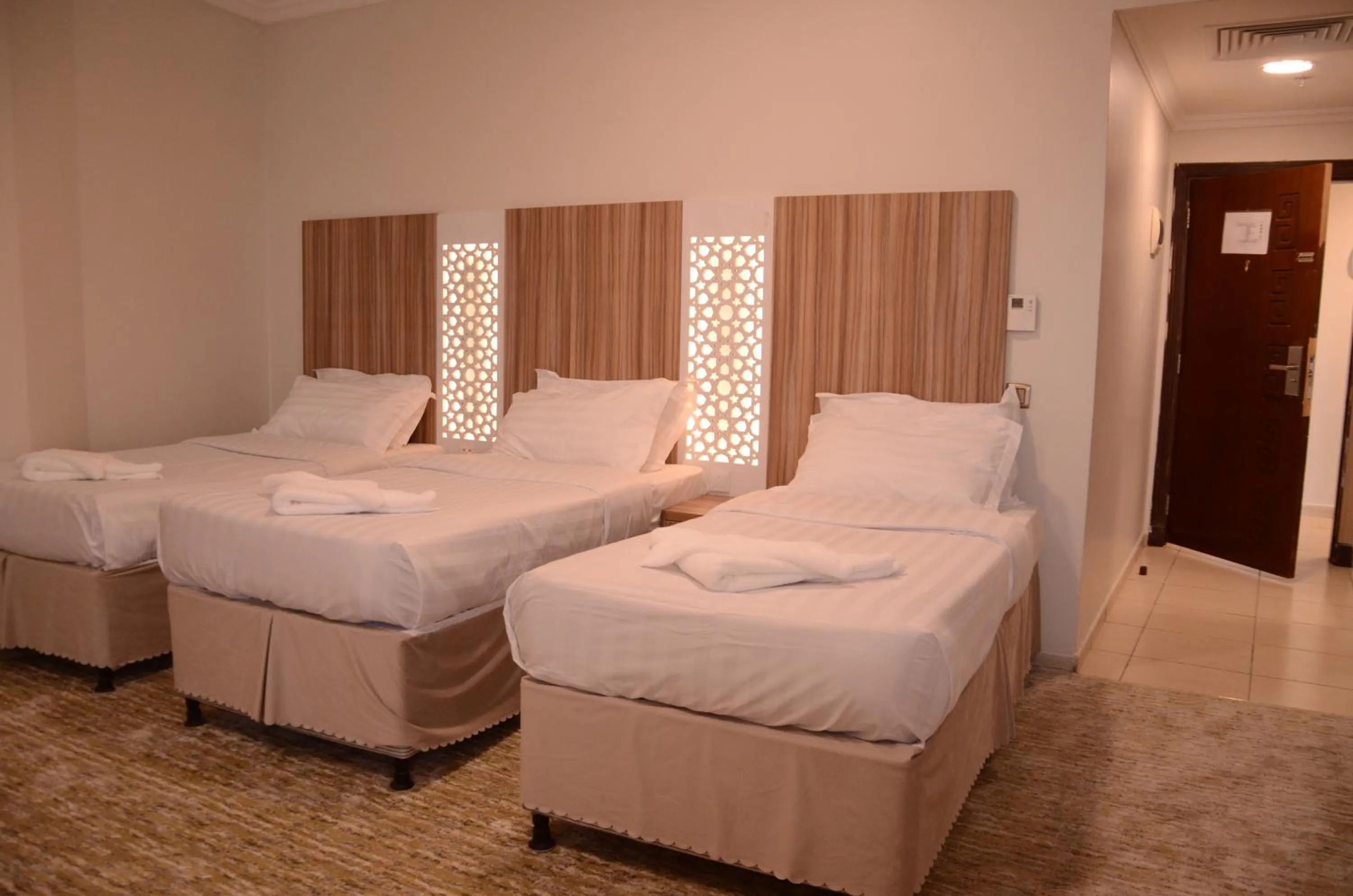 room service, Bed in Artal Taiba Hotel