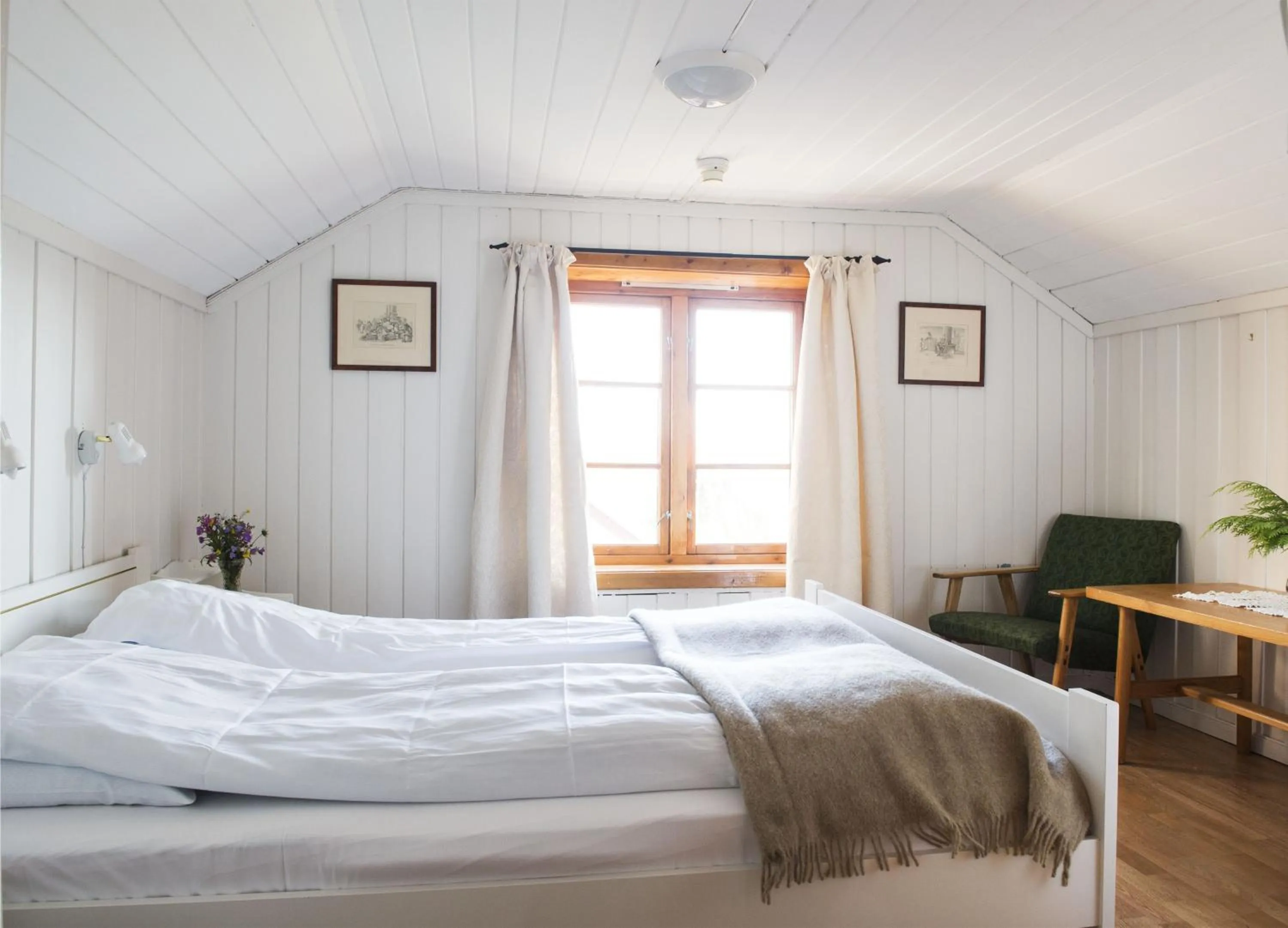 Day, Bed in Glomstad Gjestehus