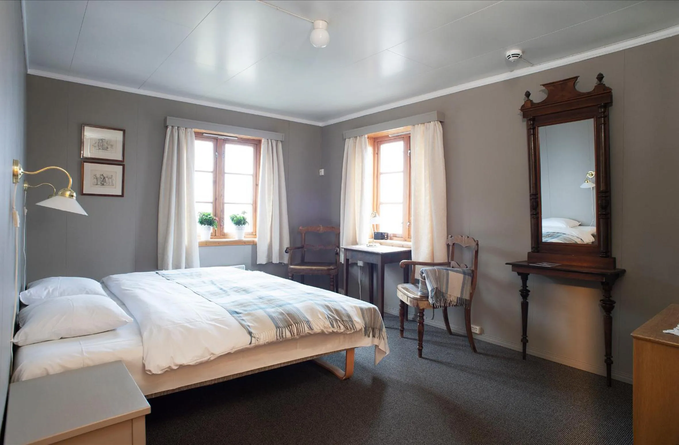 Bathroom, Bed in Glomstad Gjestehus