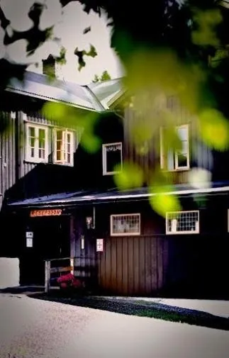 Facade/entrance in Glomstad Gjestehus