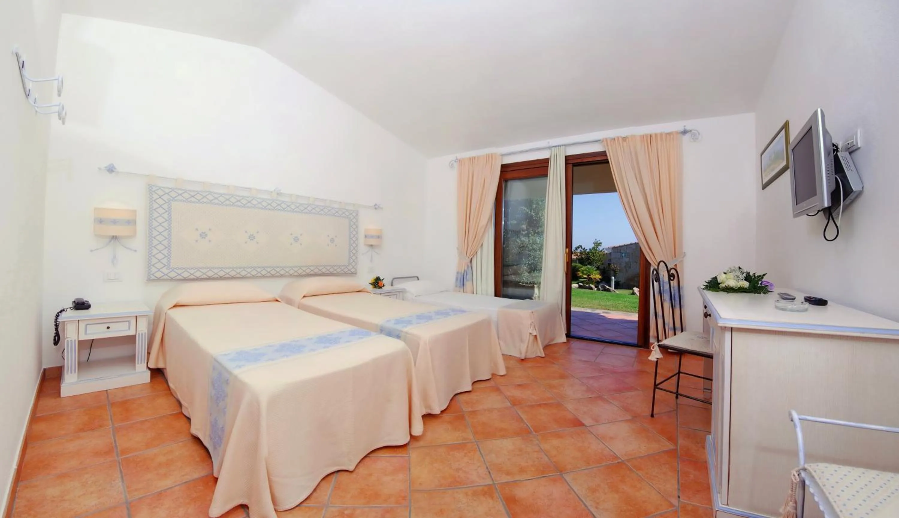 Bed in Hotel Costa Caddu