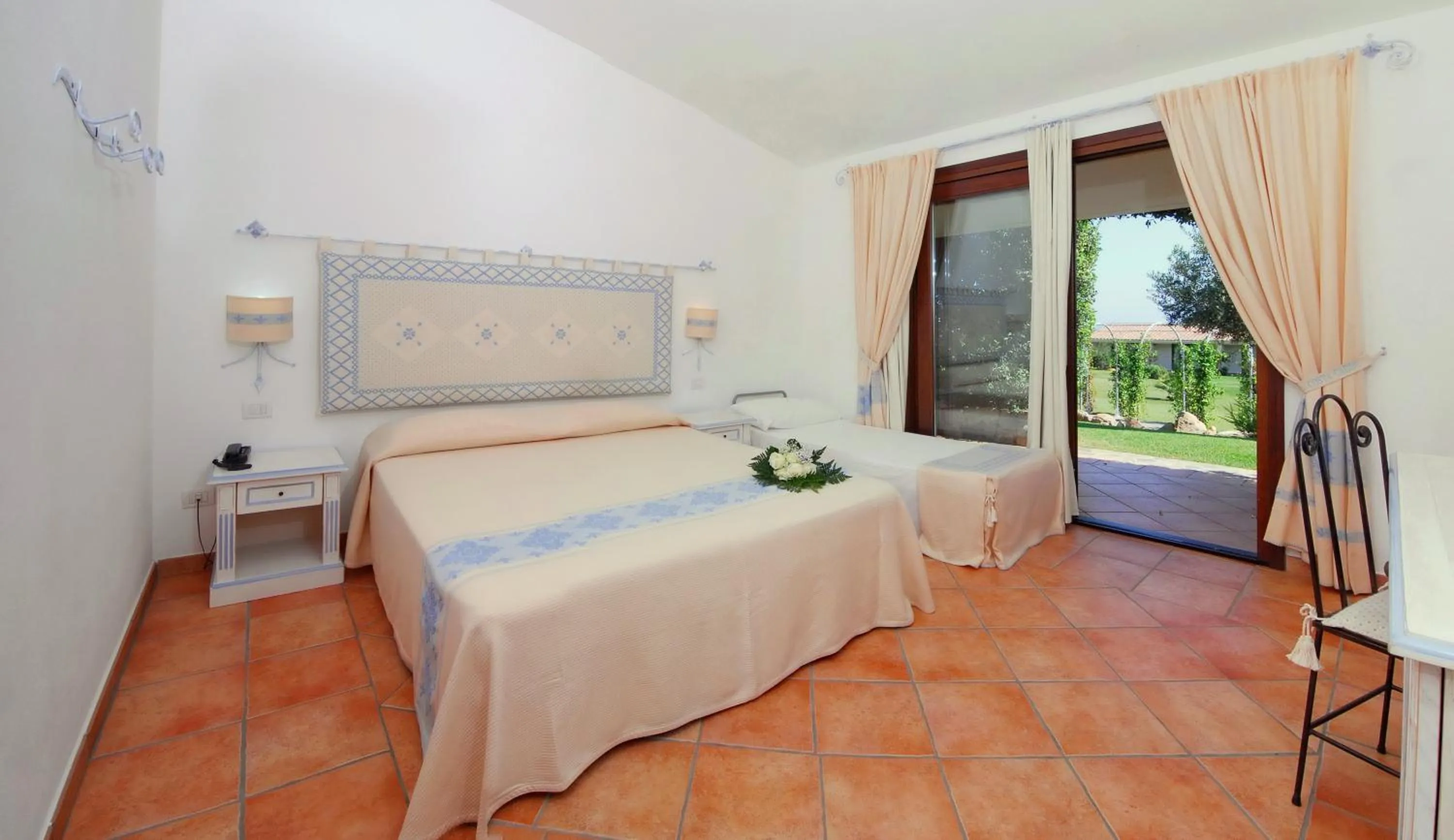 Bed in Hotel Costa Caddu