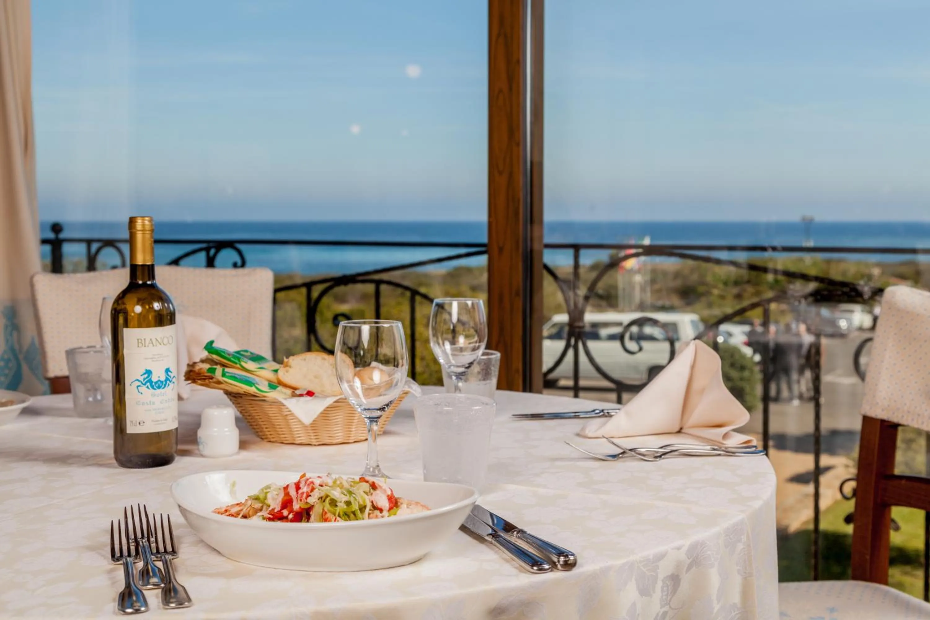 Restaurant/places to eat in Hotel Costa Caddu